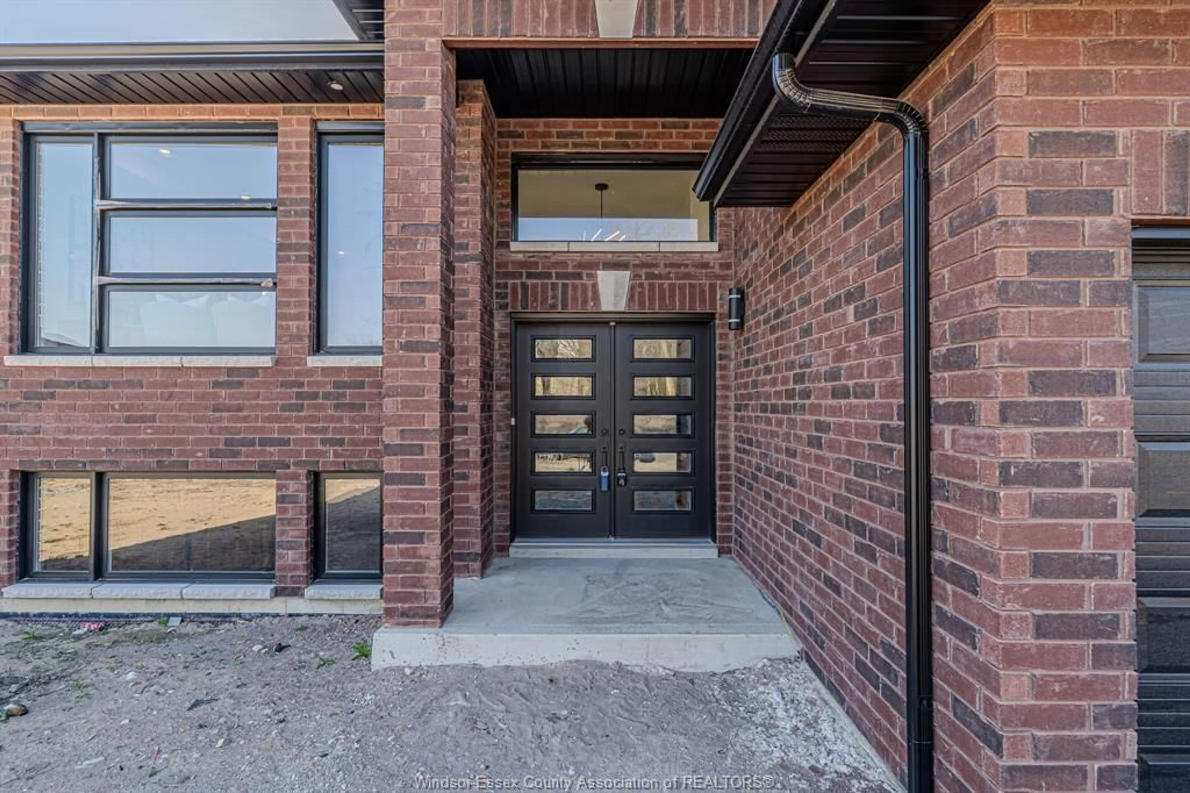 Unknown for 2588 MAYFAIR, LaSalle Ontario N9J 2M6