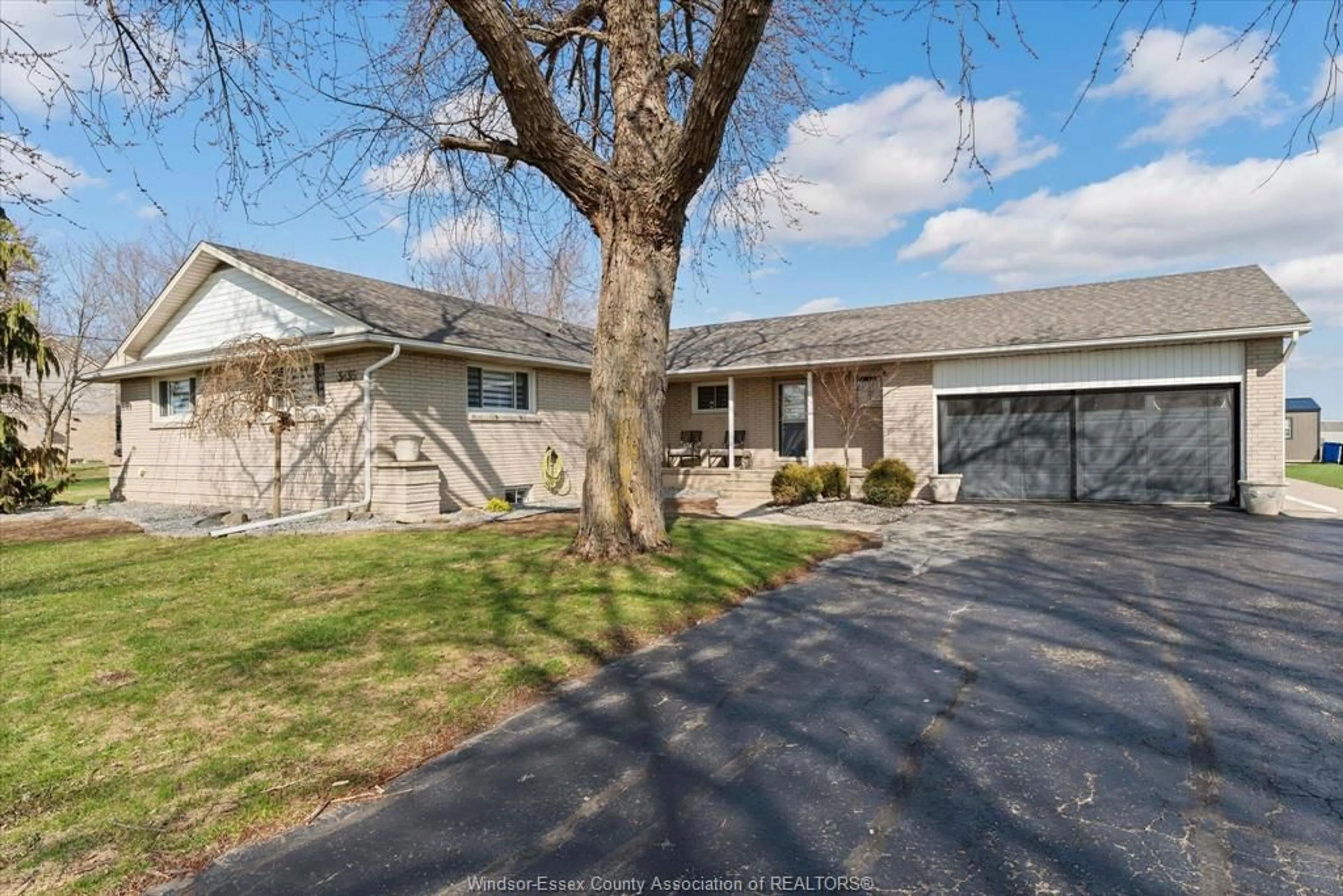 A pic from outside/outdoor area/front of a property/back of a property/a pic from drone, street for 3435 3RD CONCESSION, Amherstburg Ontario N9V 2Y9