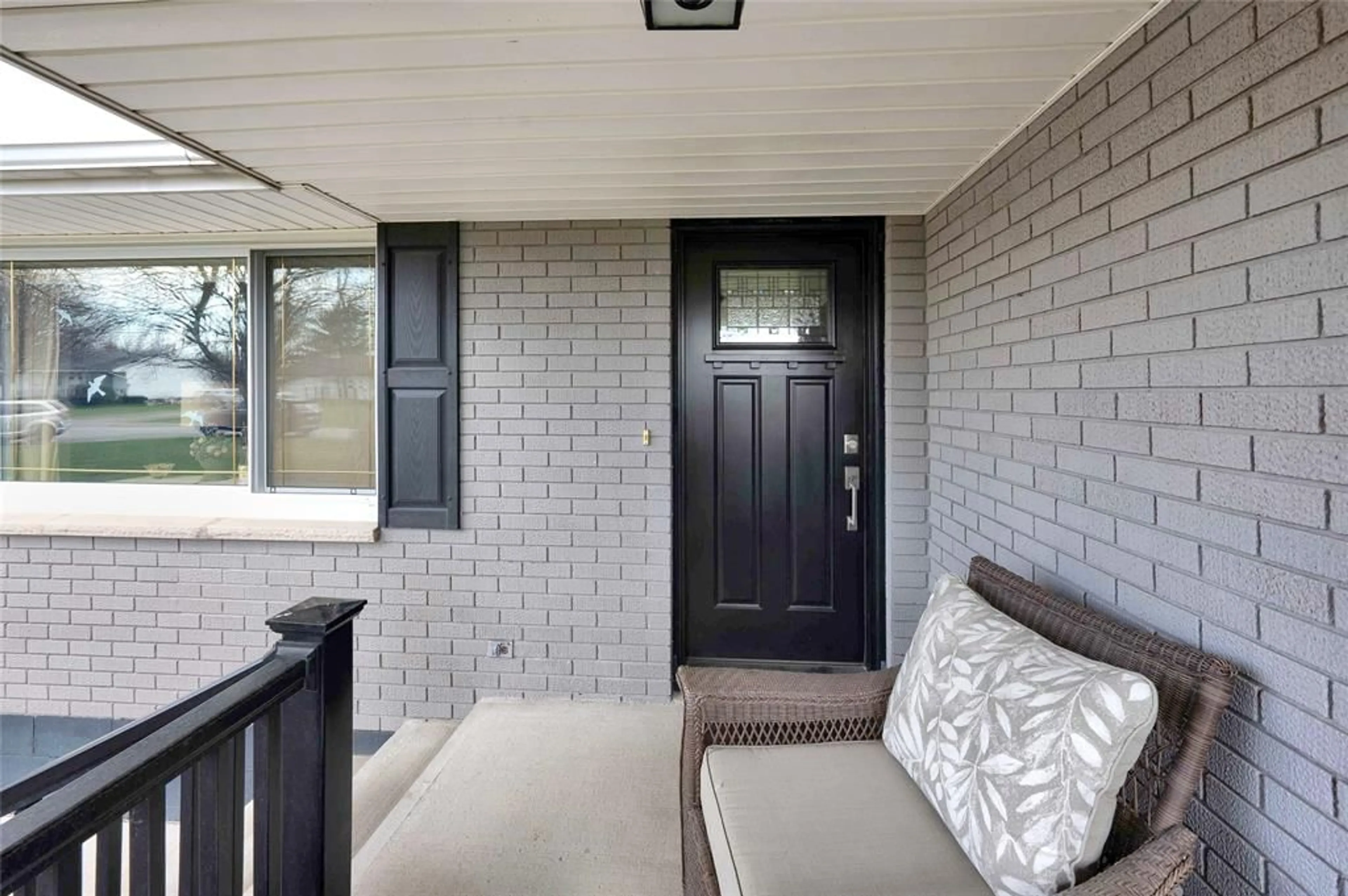 Indoor entryway for 325 John St, Blenheim Ontario N0P 1A0