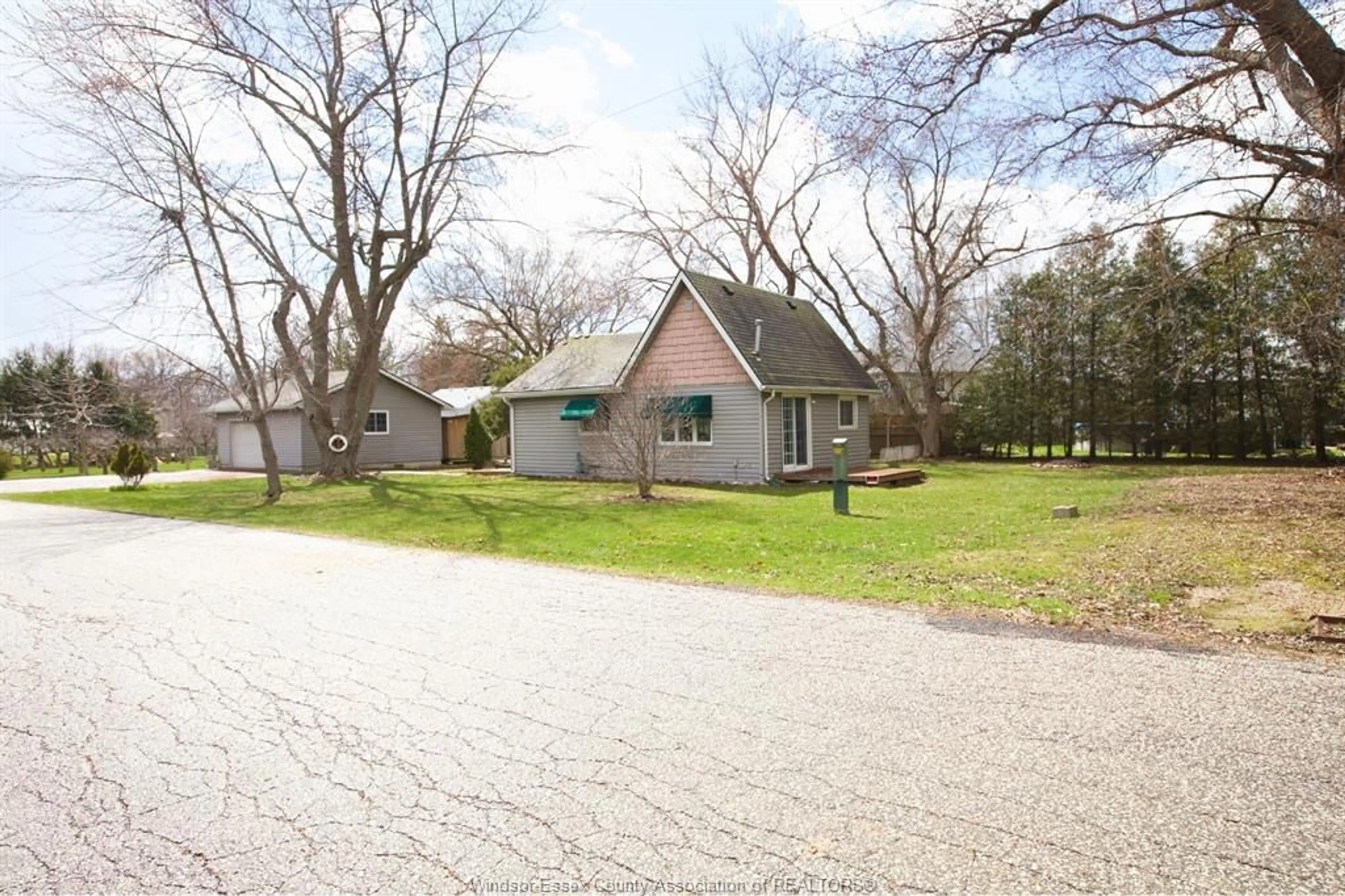 A pic from outside/outdoor area/front of a property/back of a property/a pic from drone, street for 147 Allison Ave, Harrow Ontario N0R 1G0