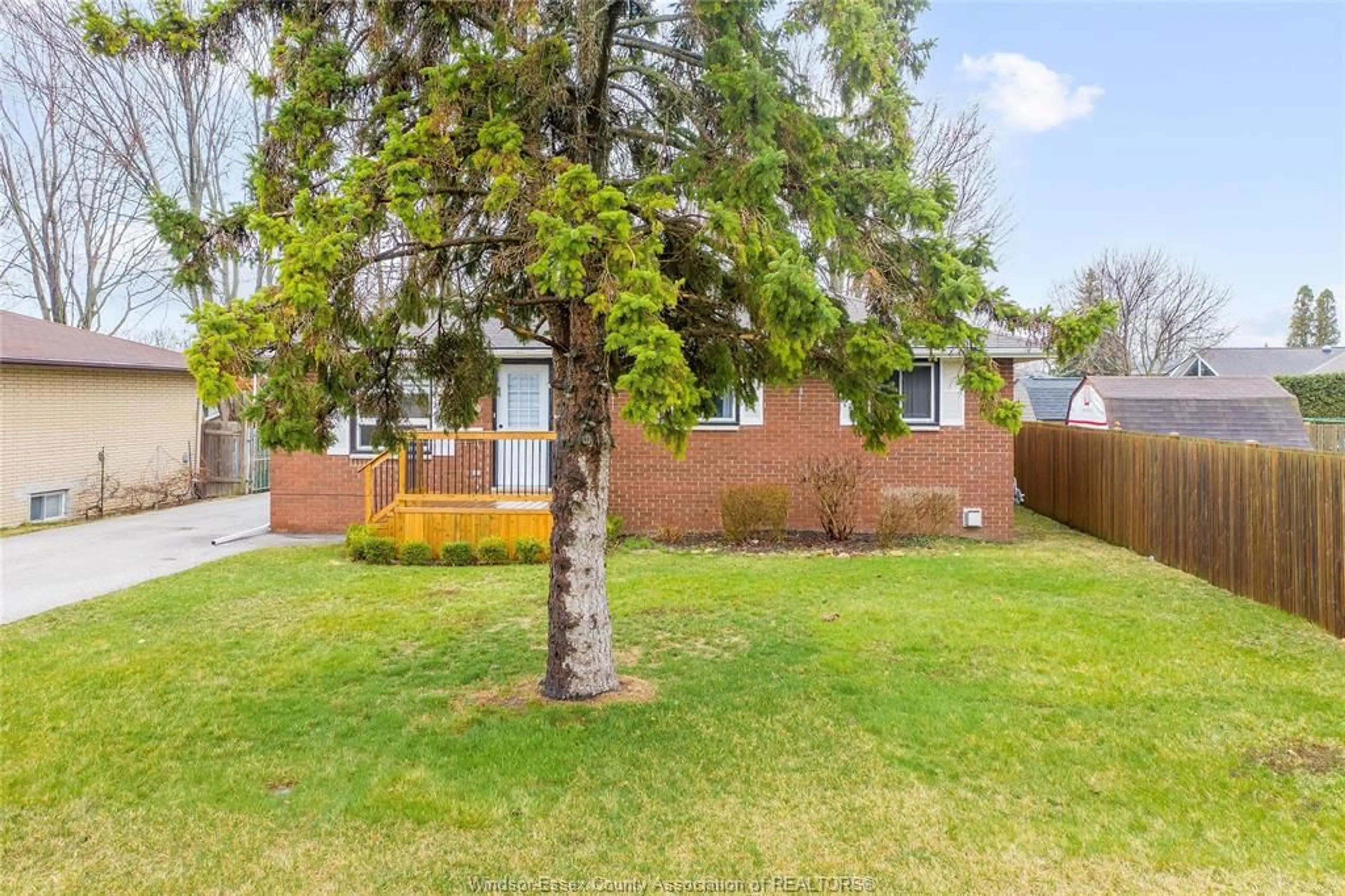 Home with brick exterior material, street for 177 OWENWOOD, Kingsville Ontario N9Y 3L3