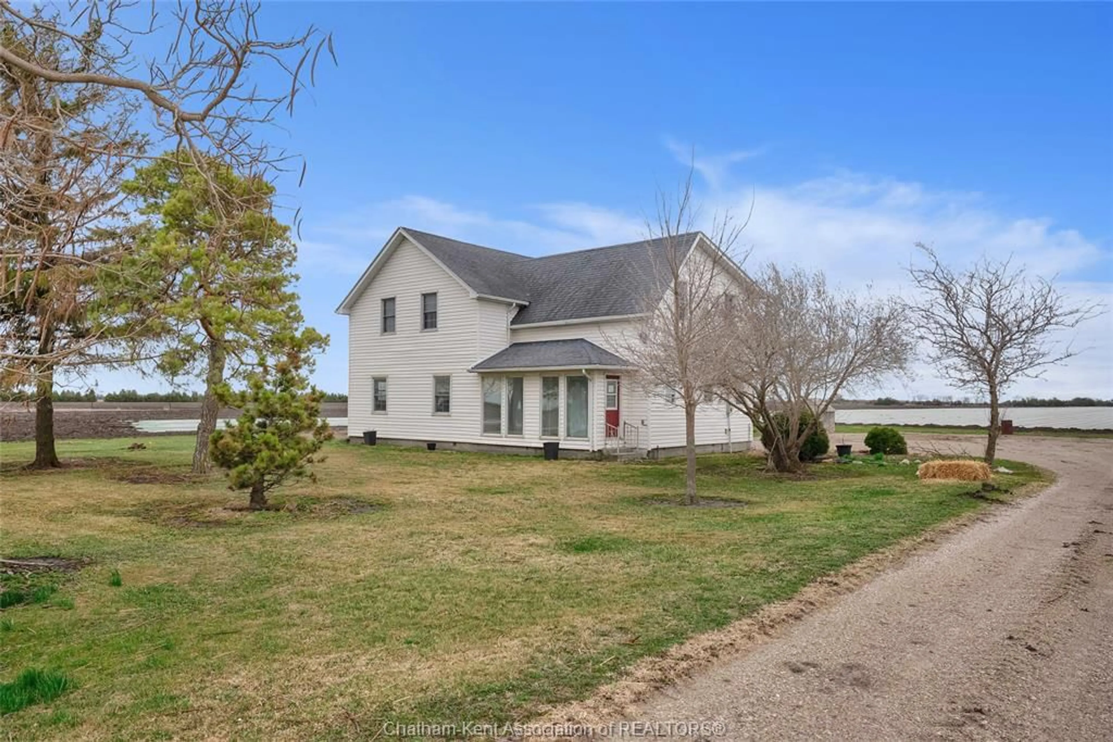 A pic from outside/outdoor area/front of a property/back of a property/a pic from drone, unknown for 25200 Jacob Rd, Chatham-Kent Ontario N0P 1S0