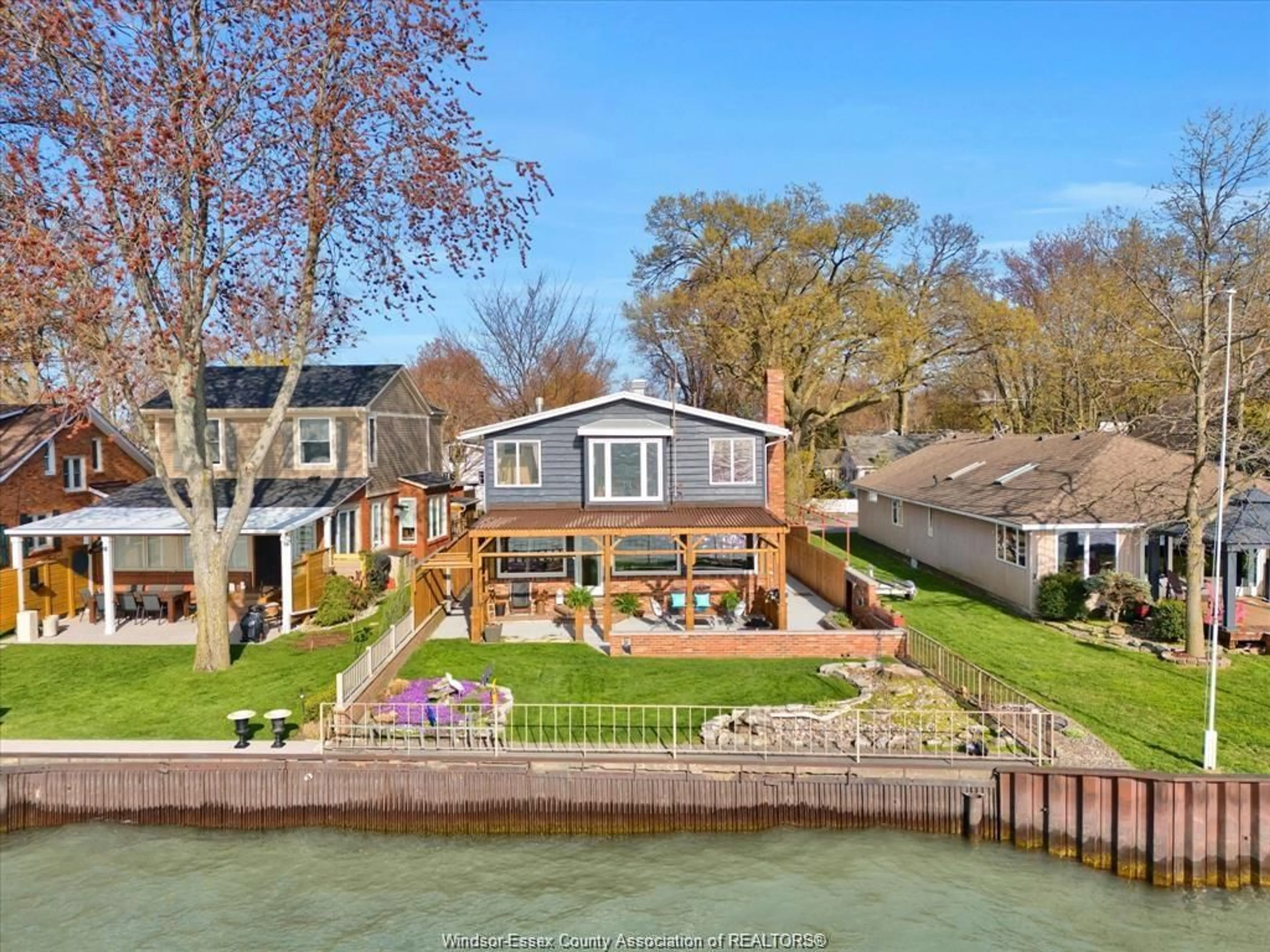 A pic from outside/outdoor area/front of a property/back of a property/a pic from drone, water/lake/river/ocean view for 39 WOODBRIDGE Dr, Amherstburg Ontario N9V 1T9