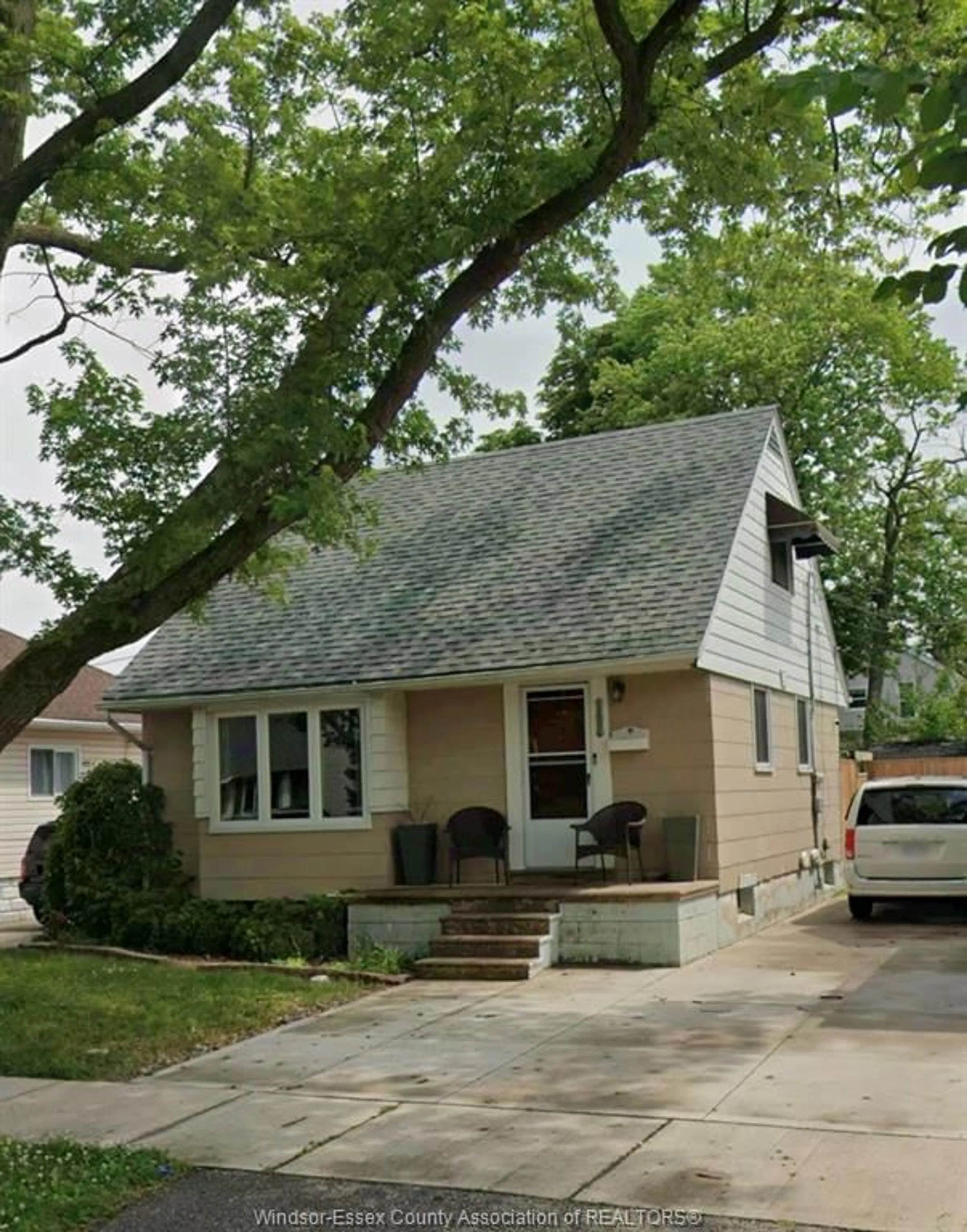 Home with vinyl exterior material, street for 1484 FRANCOIS, Windsor Ontario N8Y 4L4