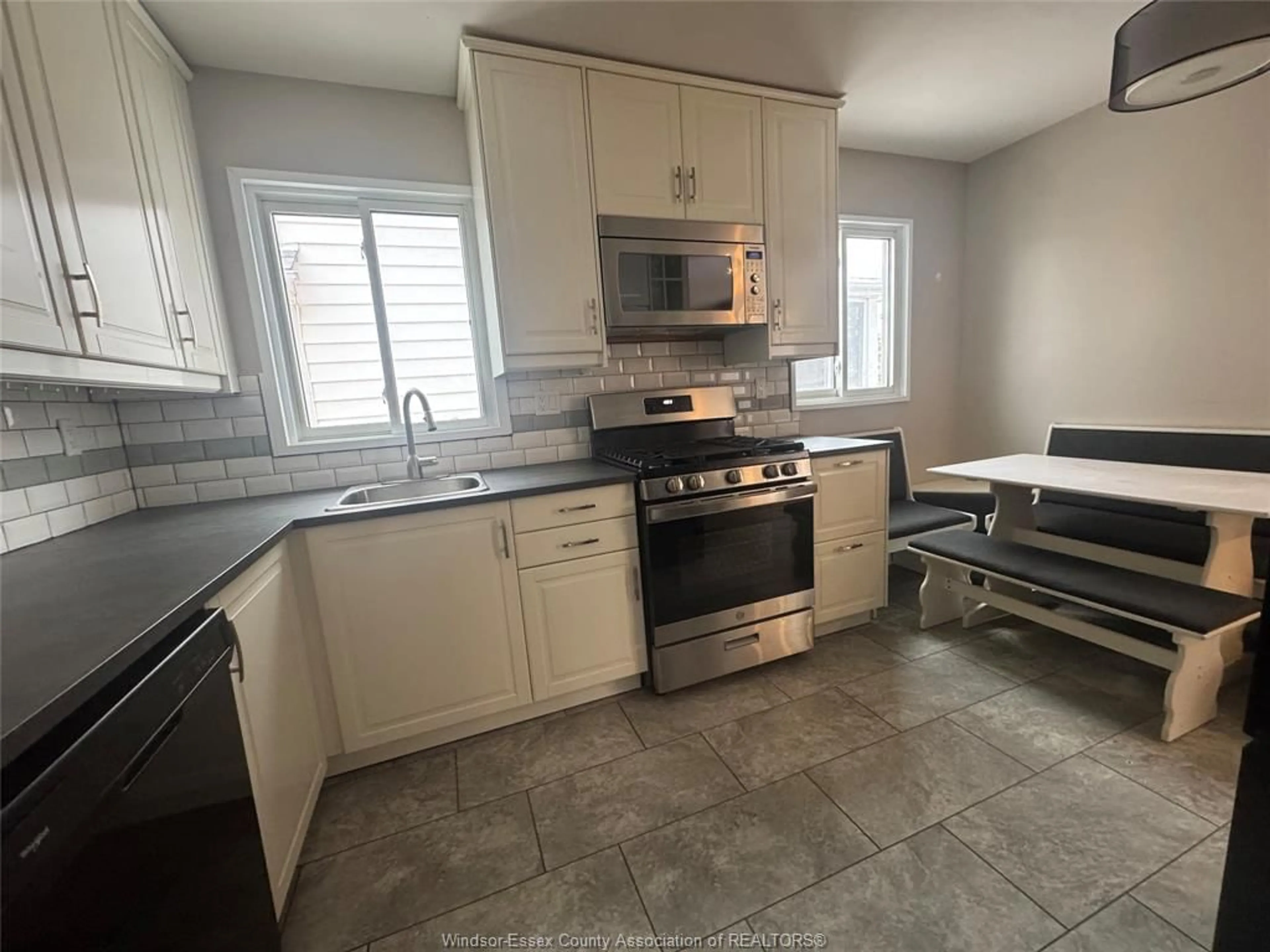 Standard kitchen, ceramic/tile floor for 1484 FRANCOIS, Windsor Ontario N8Y 4L4
