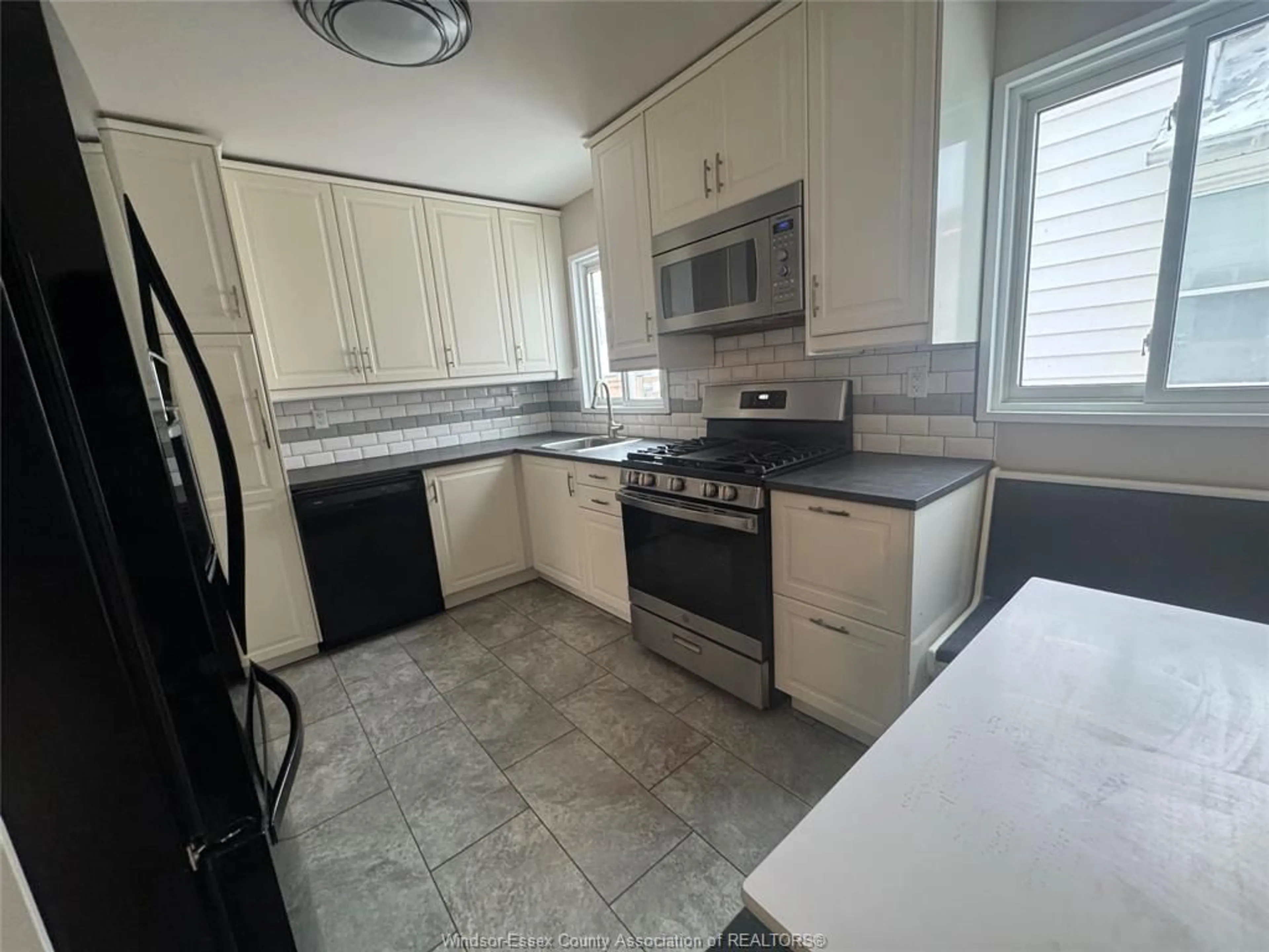 Standard kitchen, ceramic/tile floor for 1484 FRANCOIS, Windsor Ontario N8Y 4L4