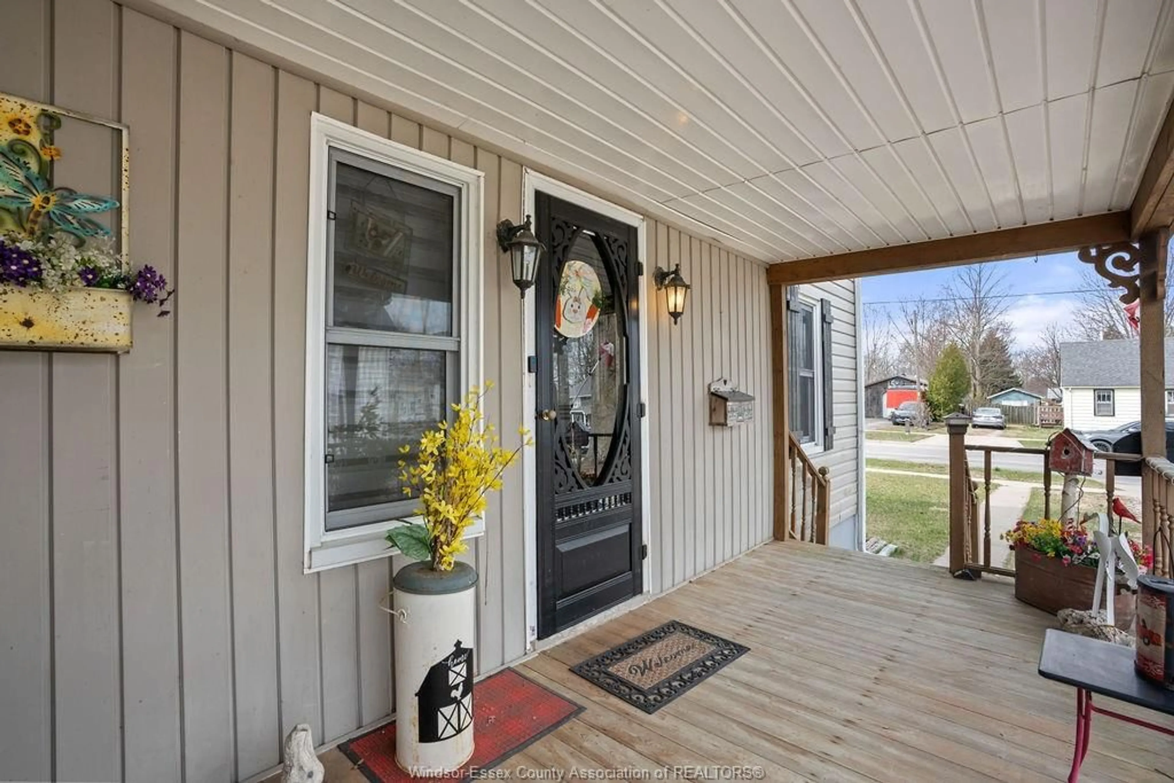 Indoor entryway for 201 ERIE St, Wheatley Ontario N0P 2P0