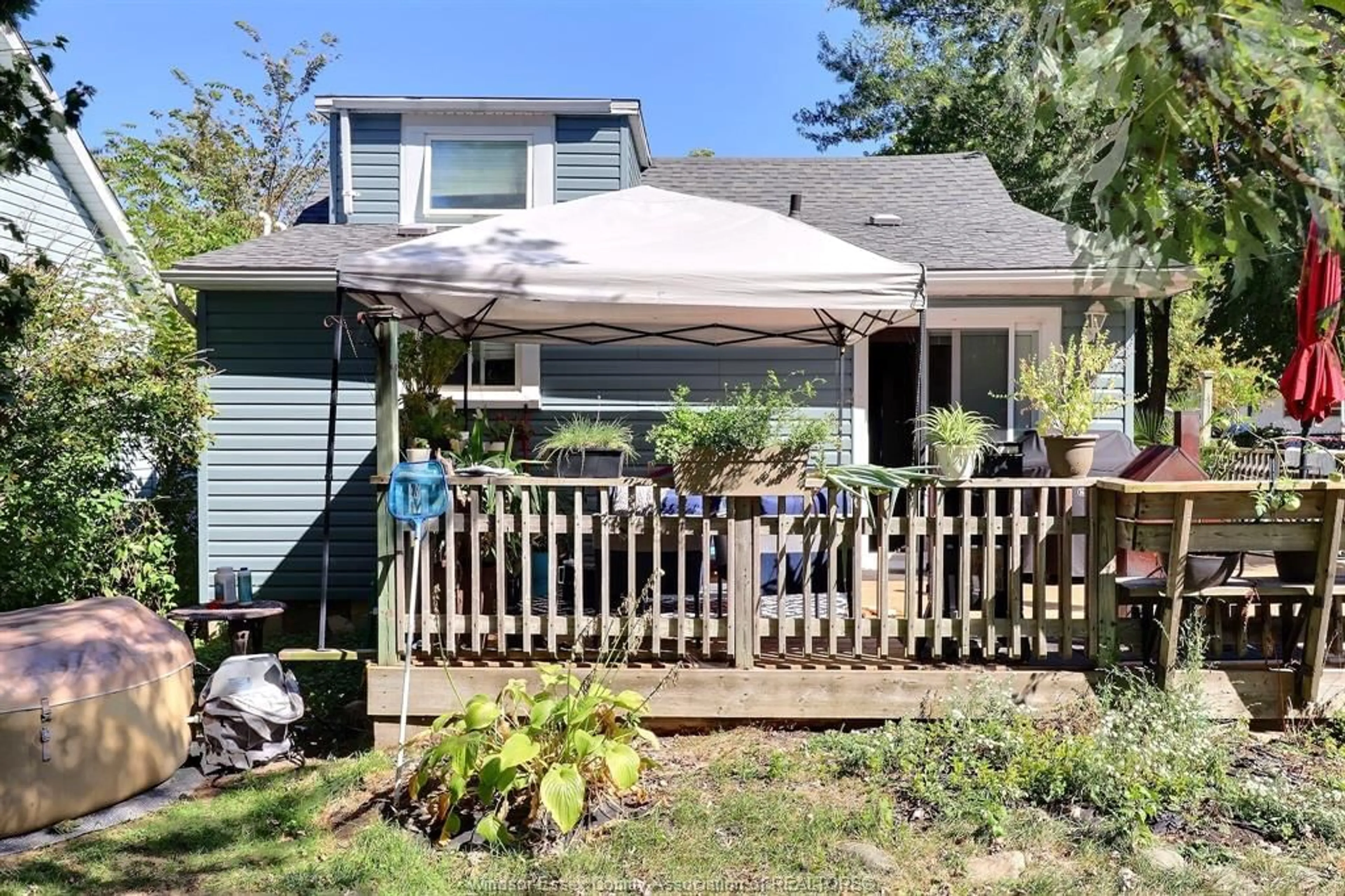 Patio, street for 869 FORD, Windsor Ontario N9S 2E6