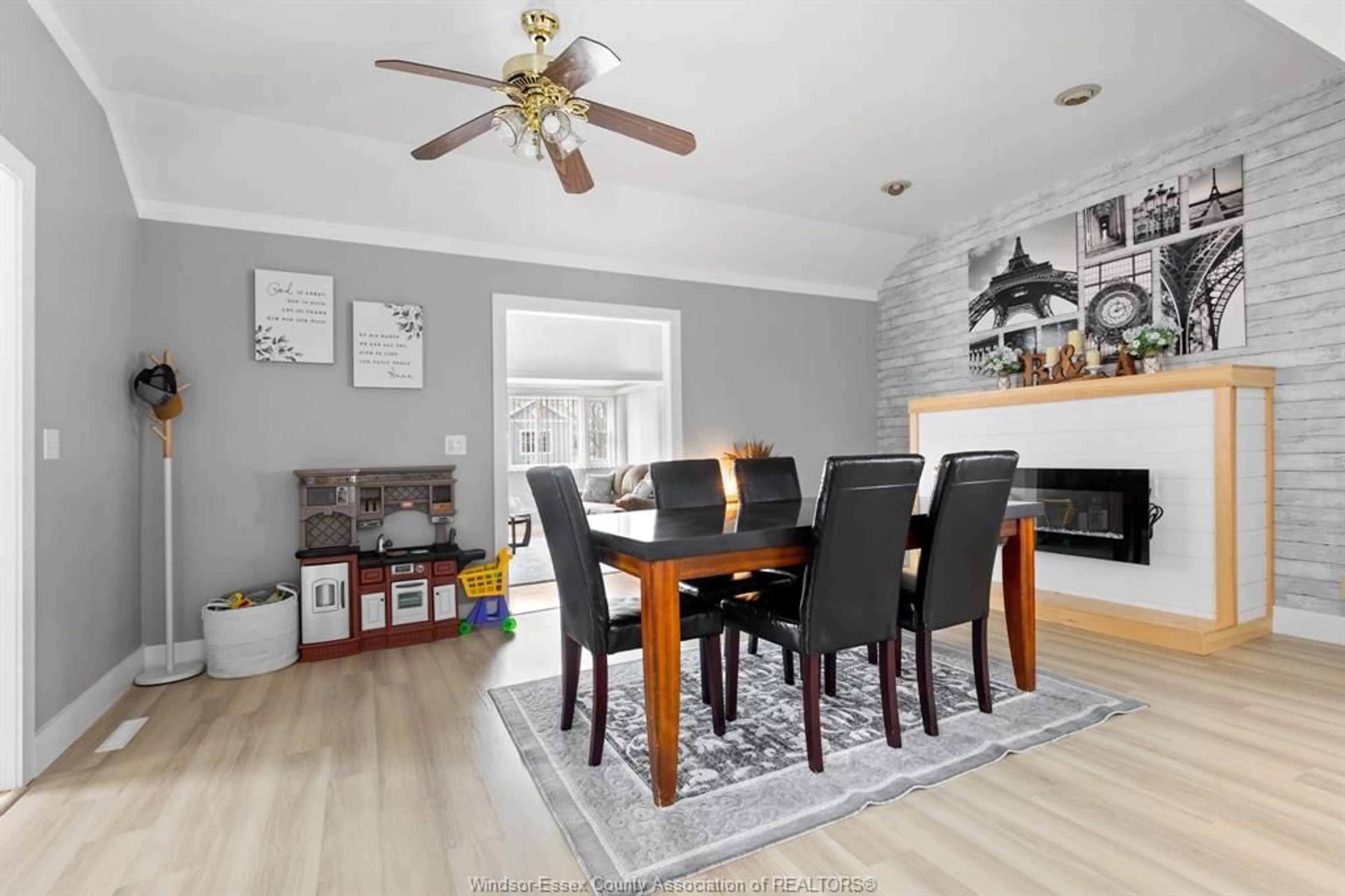 Dining room, wood/laminate floor for 872 ERIE Ave, Kingsville Ontario N9Y 3E1