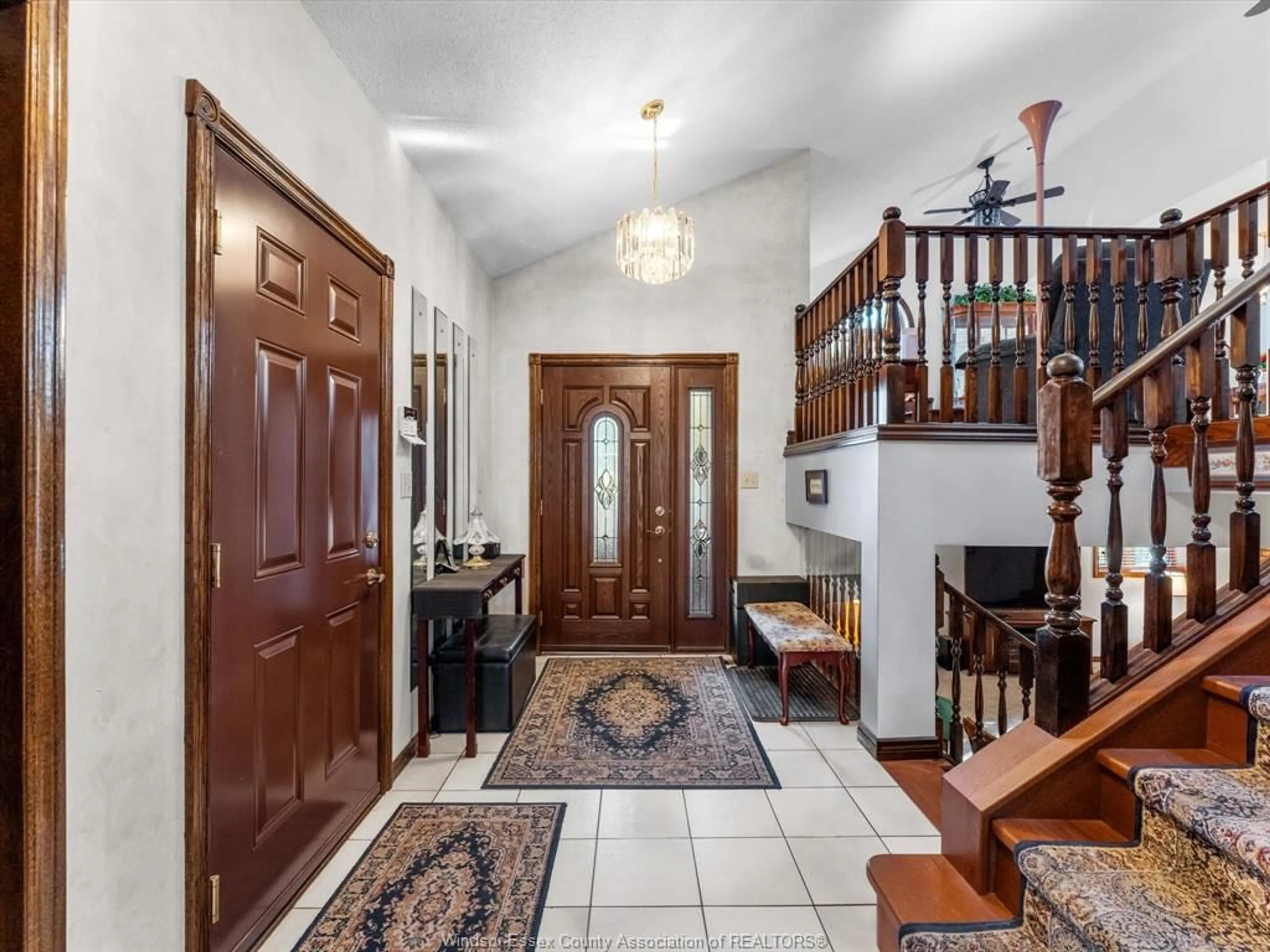 Indoor entryway for 2627 MEIGHEN, Windsor Ontario N8W 4C6
