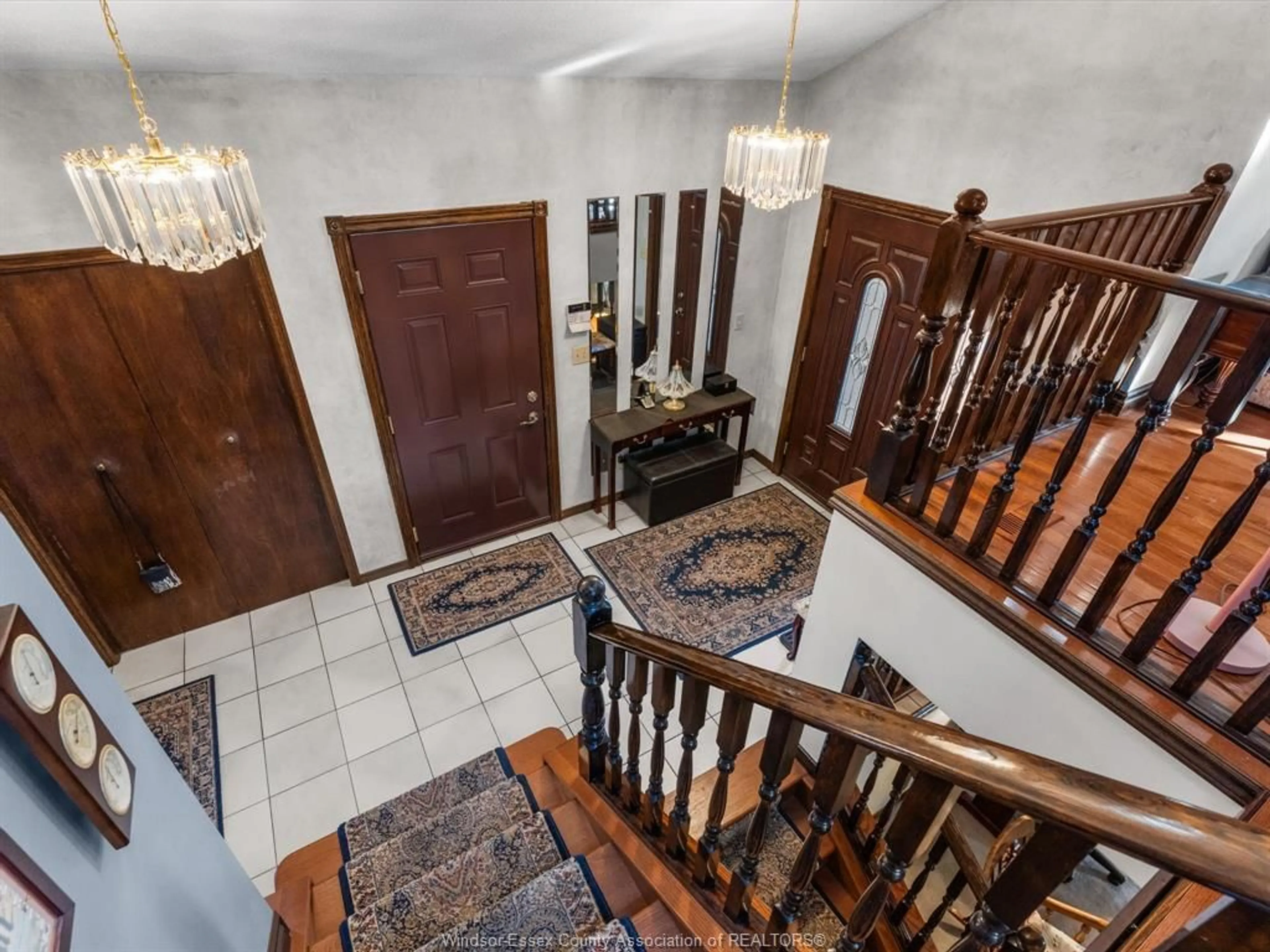 Indoor foyer for 2627 MEIGHEN, Windsor Ontario N8W 4C6