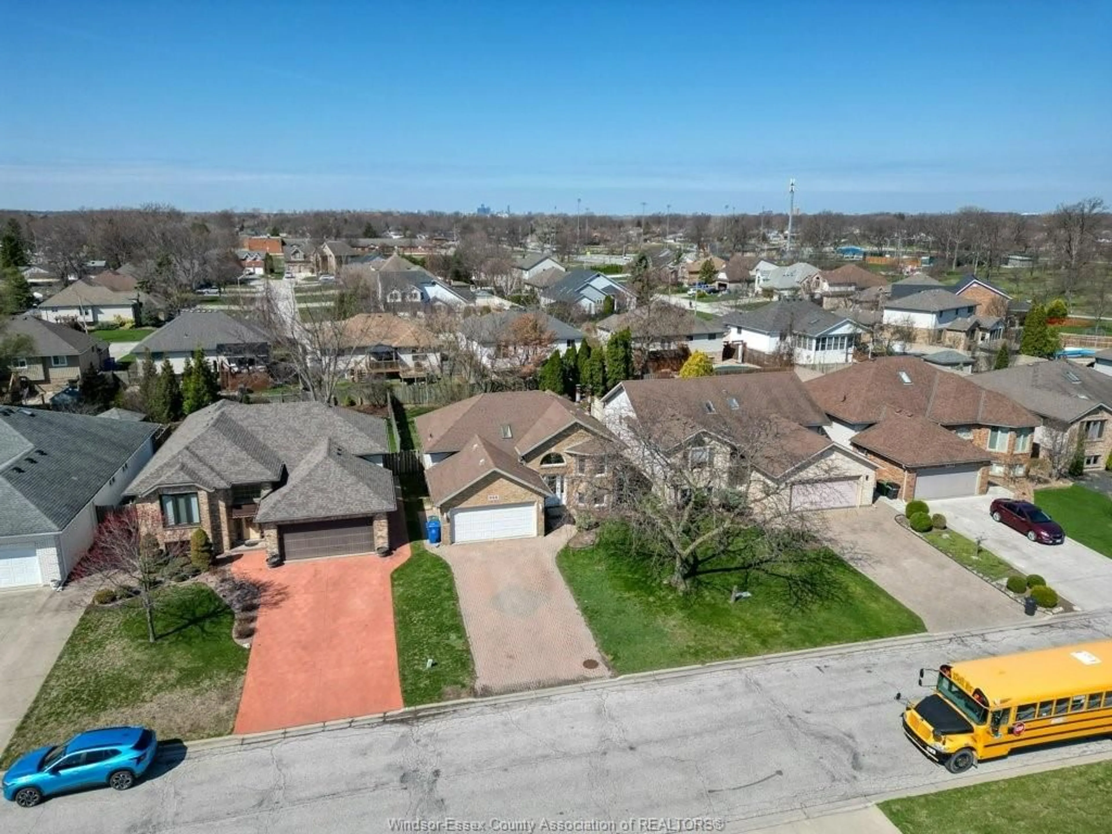 A pic from outside/outdoor area/front of a property/back of a property/a pic from drone, street for 655 Michael Dr, Tecumseh Ontario N8N 4N2