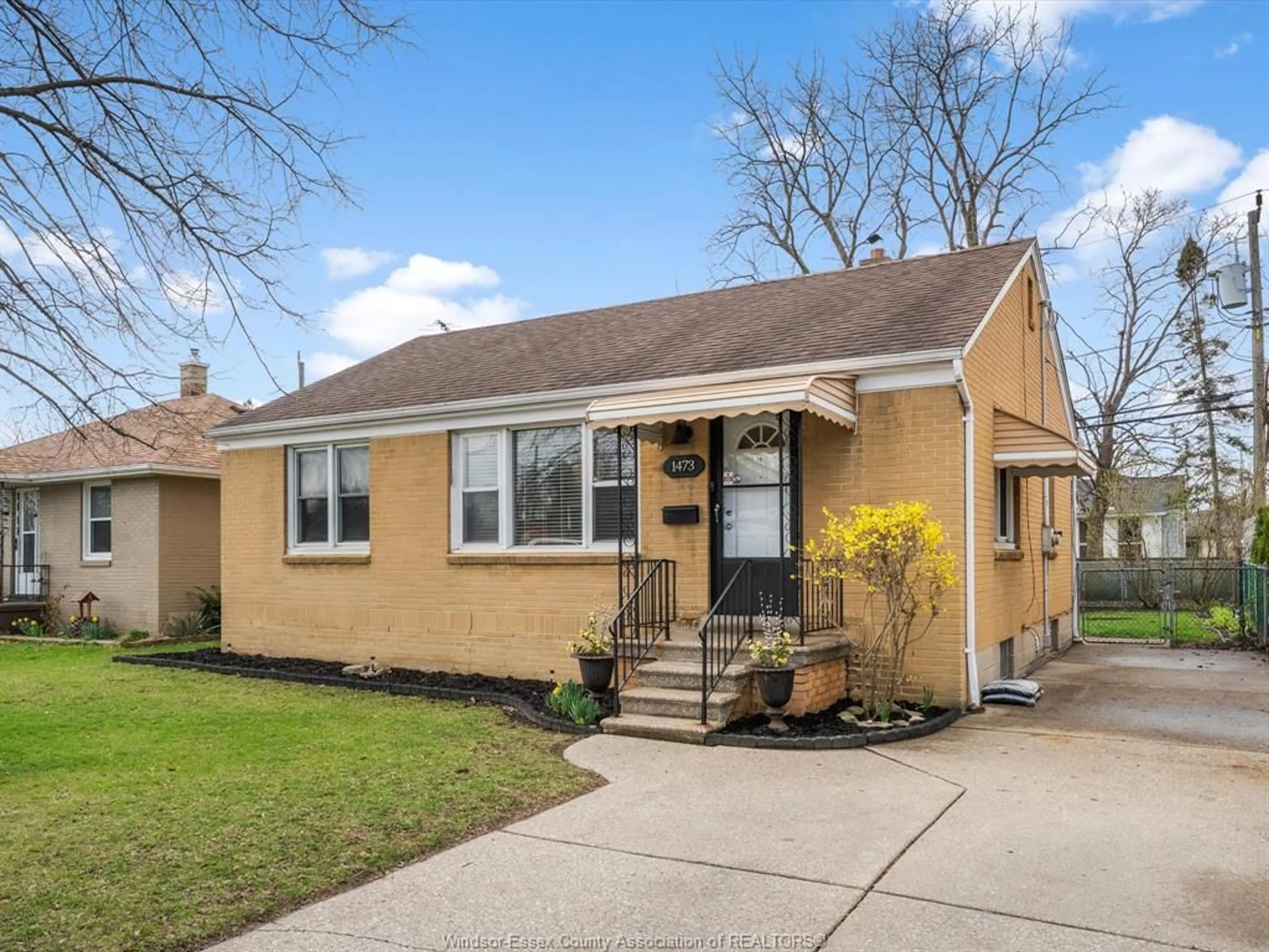 Home with vinyl exterior material, street for 1473 REDWOOD, Windsor Ontario N9C 3P2