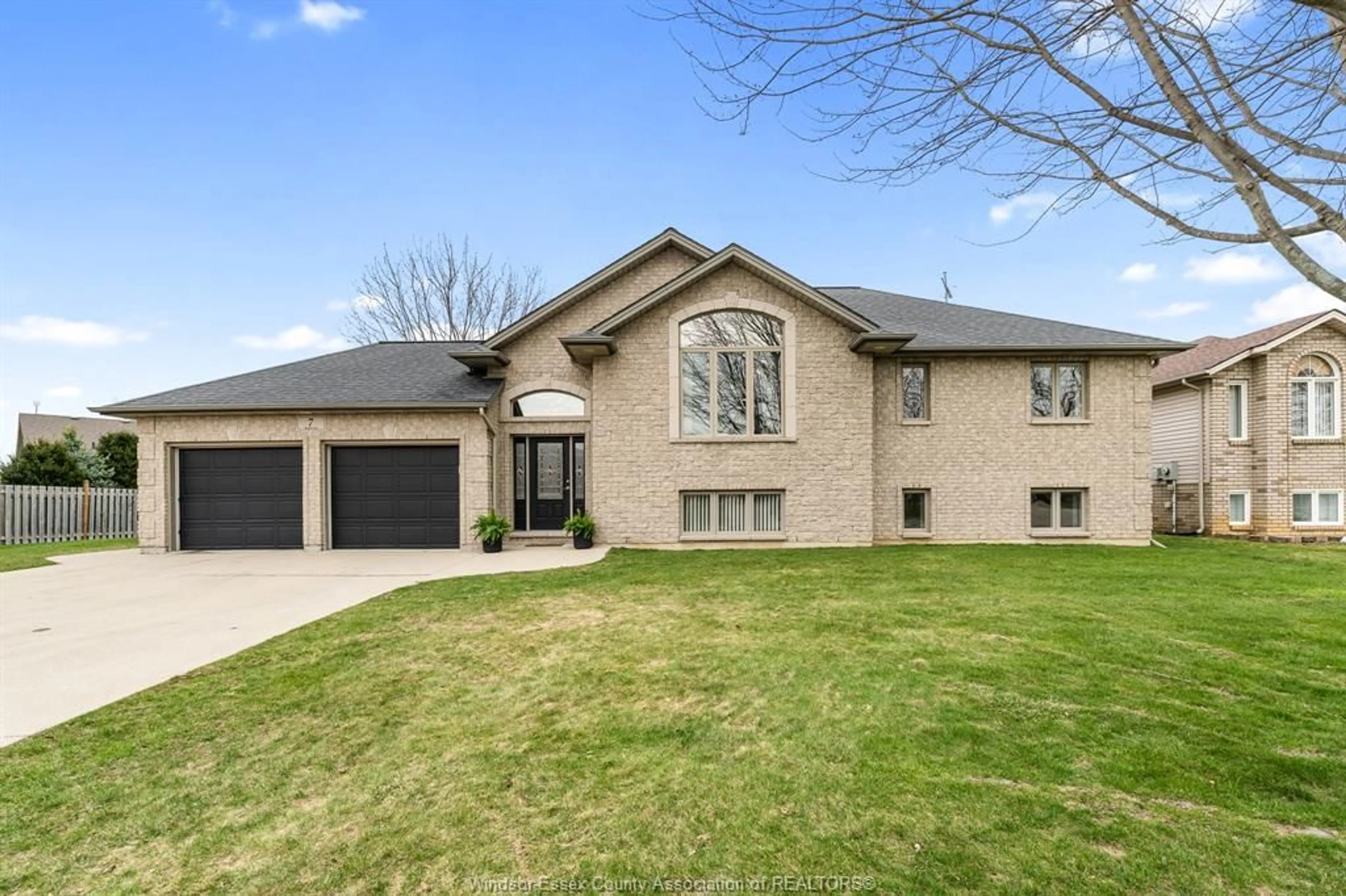 Home with brick exterior material, street for 7 Beniuk Crt, Leamington Ontario N8H 5K9