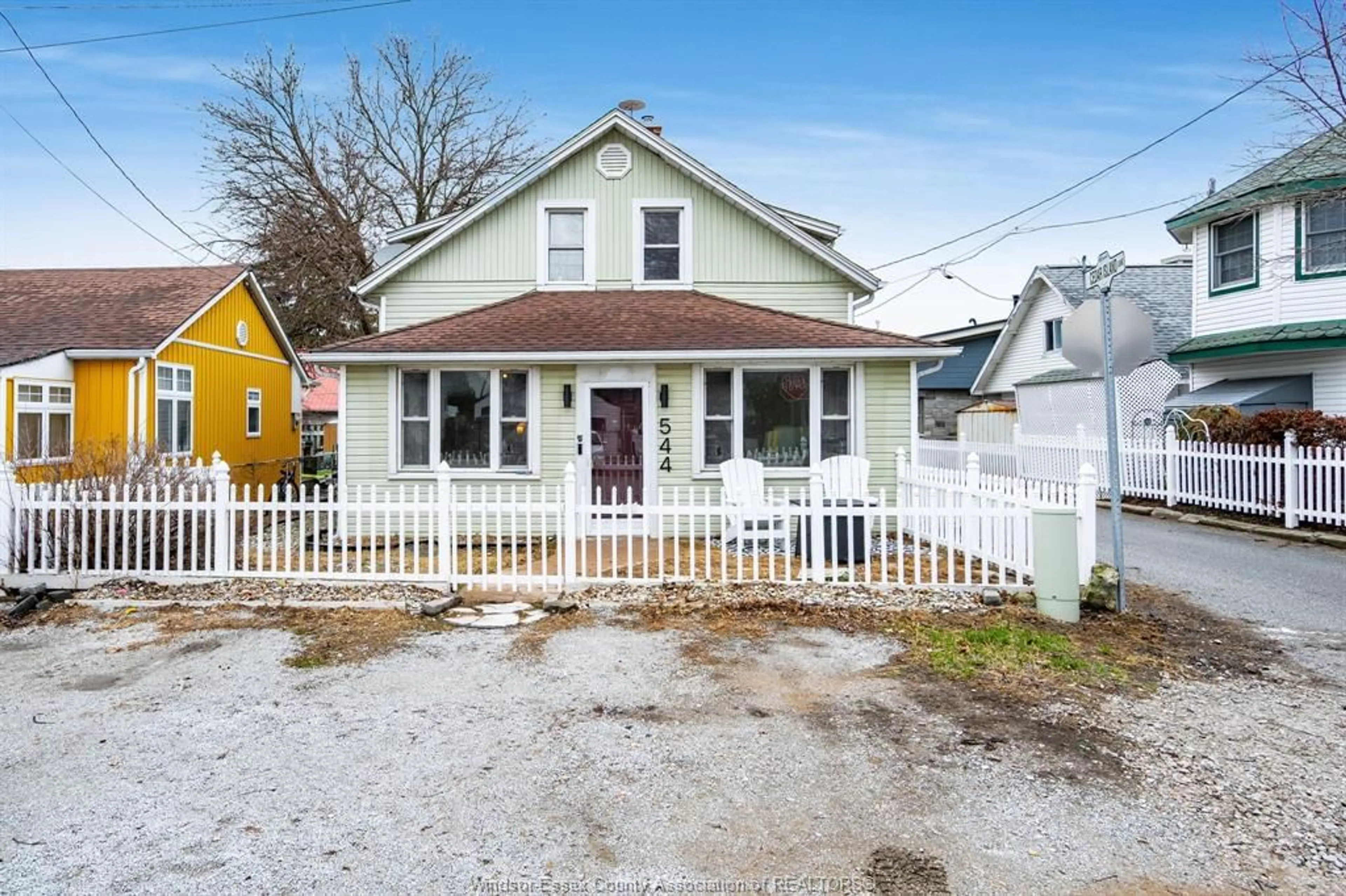 A pic from outside/outdoor area/front of a property/back of a property/a pic from drone, street for 544 1st Blvd, Kingsville Ontario N9Y 3V8