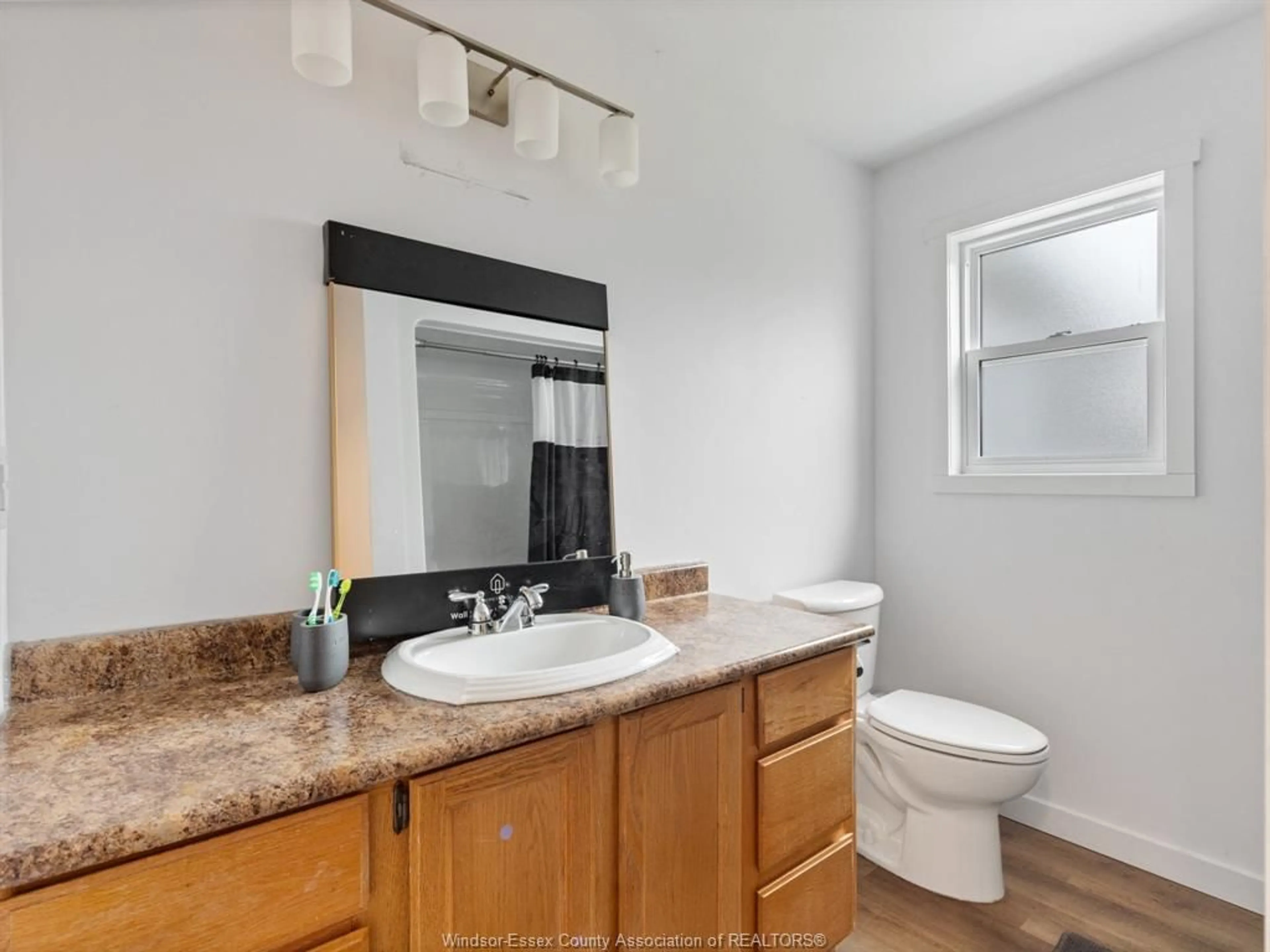 Standard bathroom, ceramic/tile floor for 127 TILFORD Lane, Amherstburg Ontario N9V 2Y8