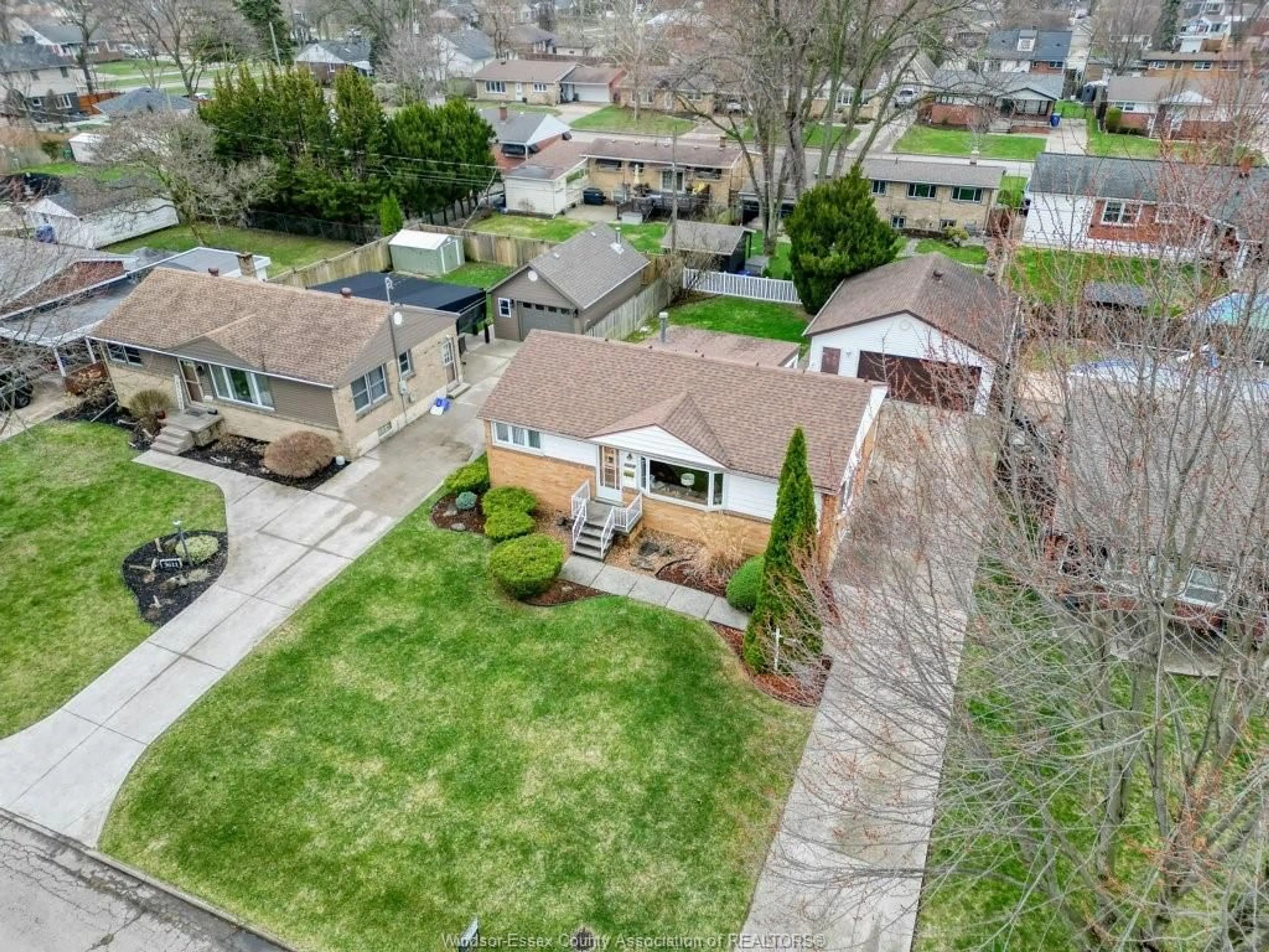 A pic from outside/outdoor area/front of a property/back of a property/a pic from drone, street for 3603 ROCKWELL Blvd, Windsor Ontario N9E 2B1