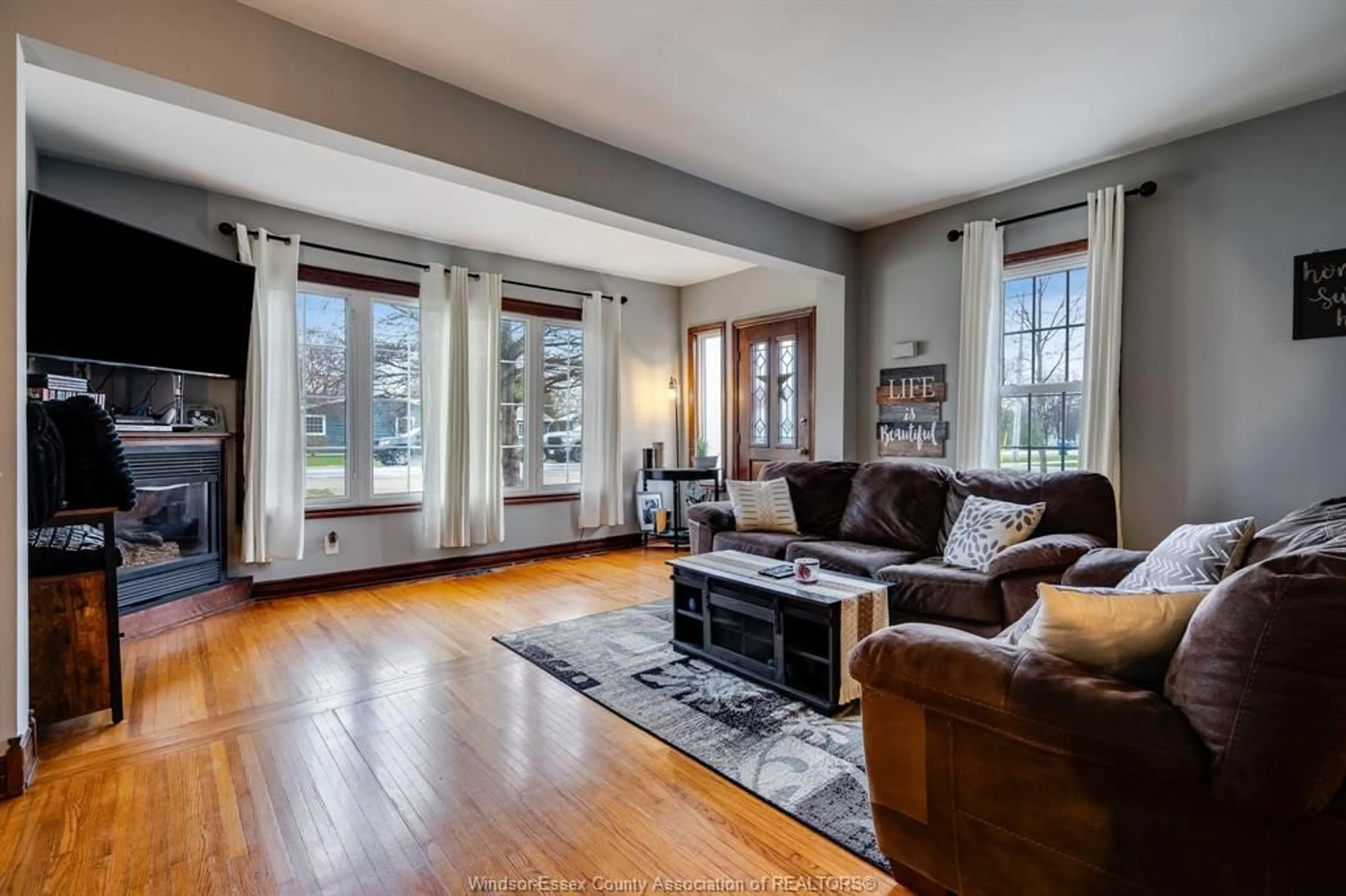 Living room with furniture, unknown for 151 BELLE RIVER Rd, Cottam Ontario N0R 1B0