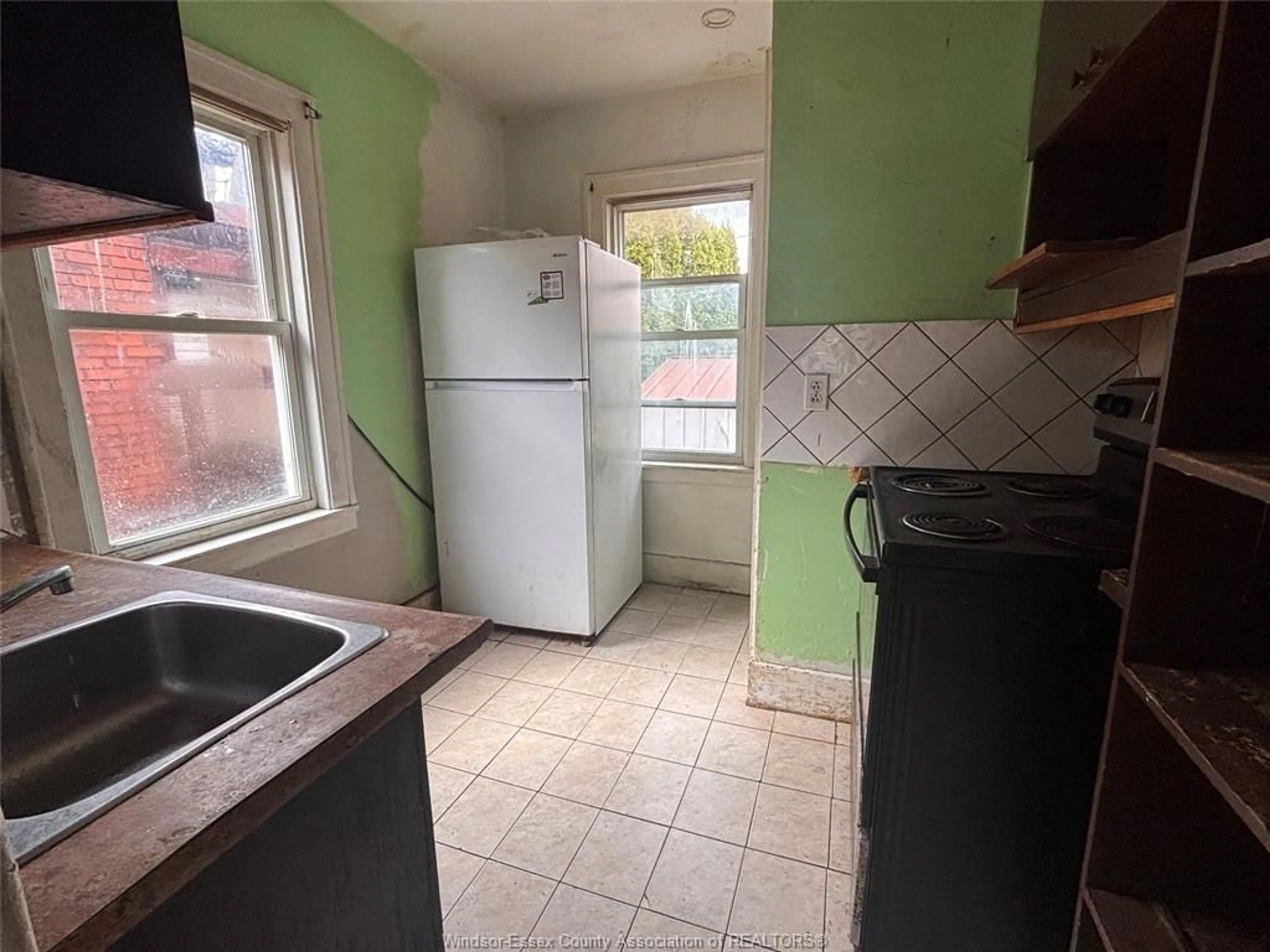 Standard kitchen, unknown for 3278 EDISON, Windsor Ontario N9C 1S2