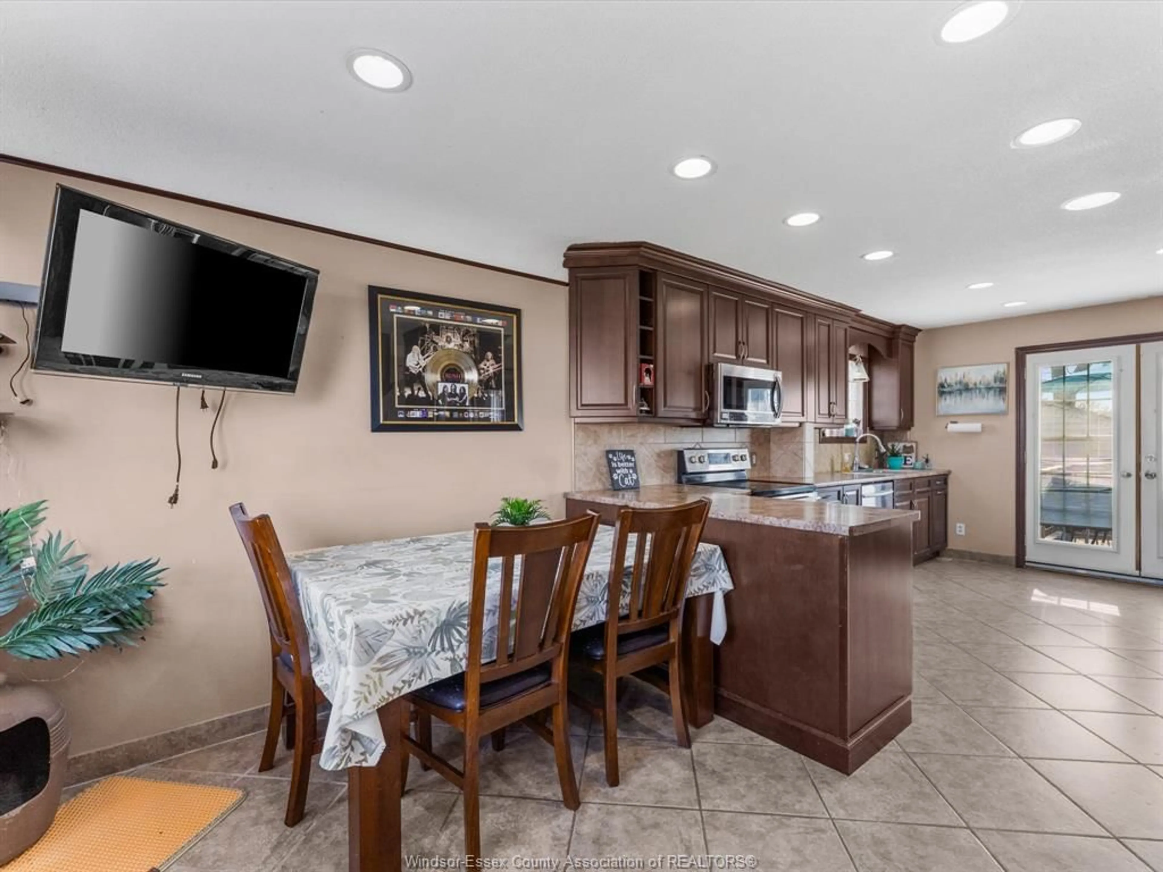 Open concept kitchen, ceramic/tile floor for 965 PARKVIEW Ave, Windsor Ontario N8S 2X5