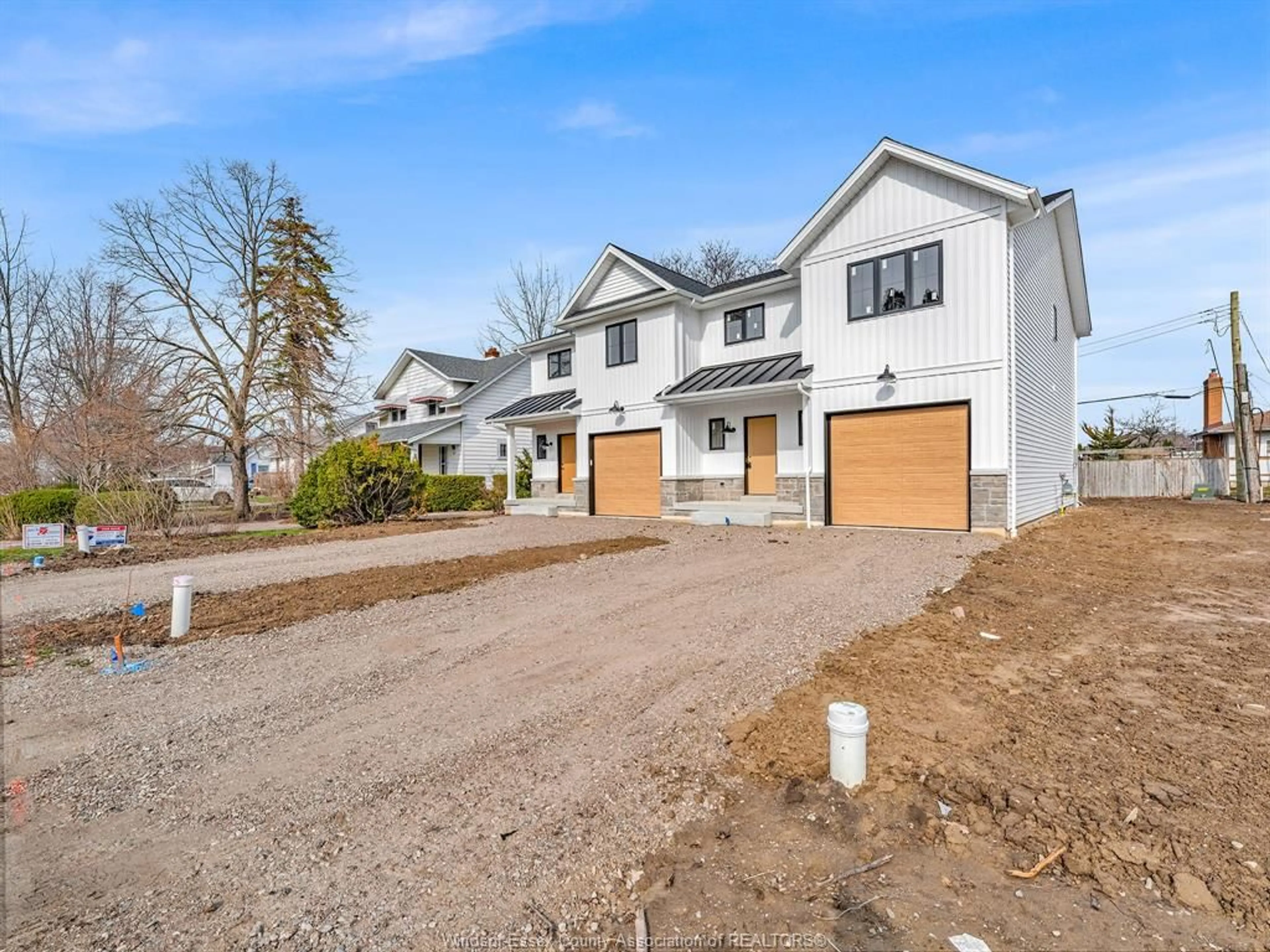 A pic from outside/outdoor area/front of a property/back of a property/a pic from drone, street for 71 Balaclava, Amherstburg Ontario N9V 2W9