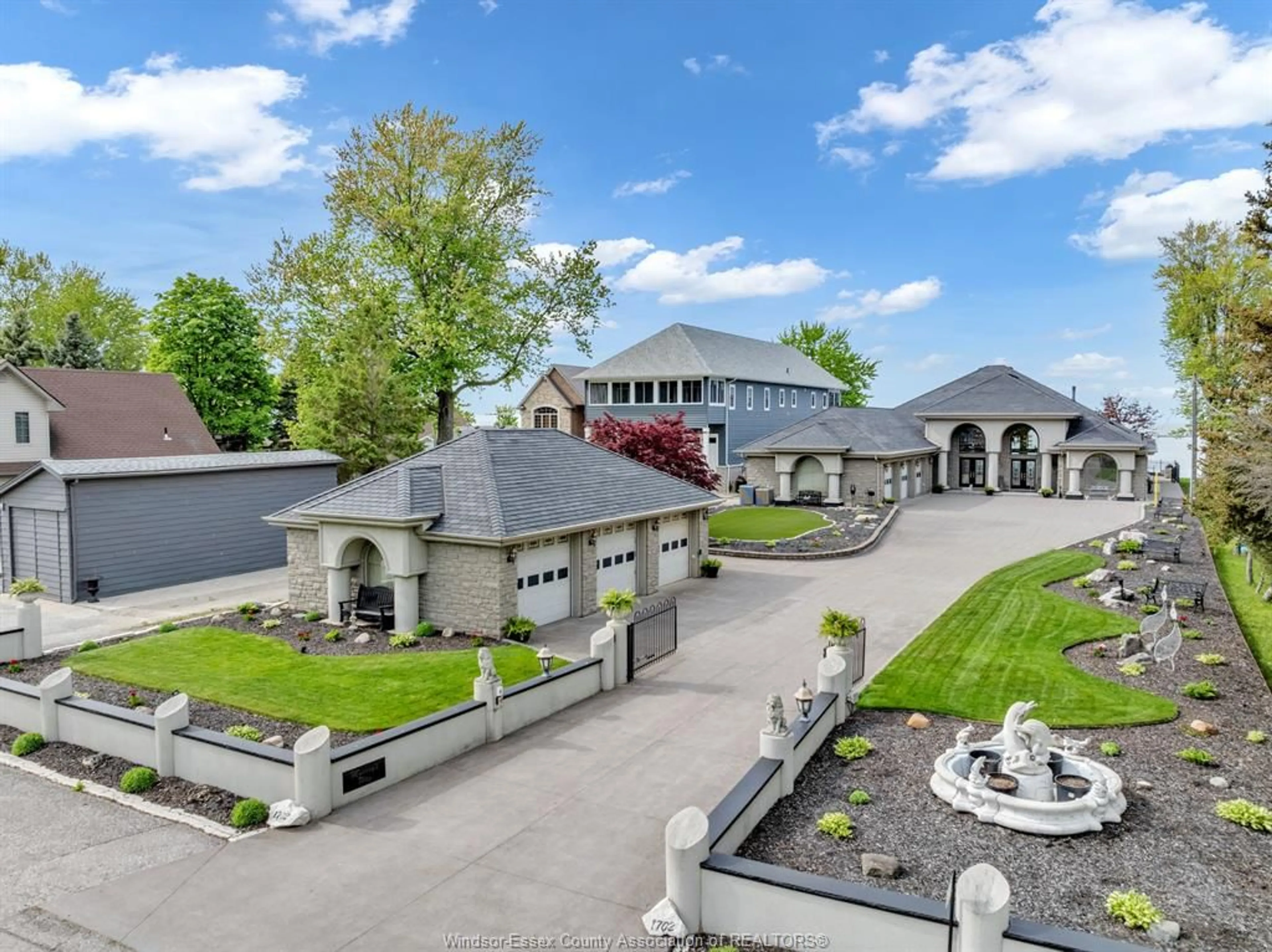 A pic from outside/outdoor area/front of a property/back of a property/a pic from drone, unknown for 1702 CAILLE Ave, Lakeshore Ontario N8L 0J4