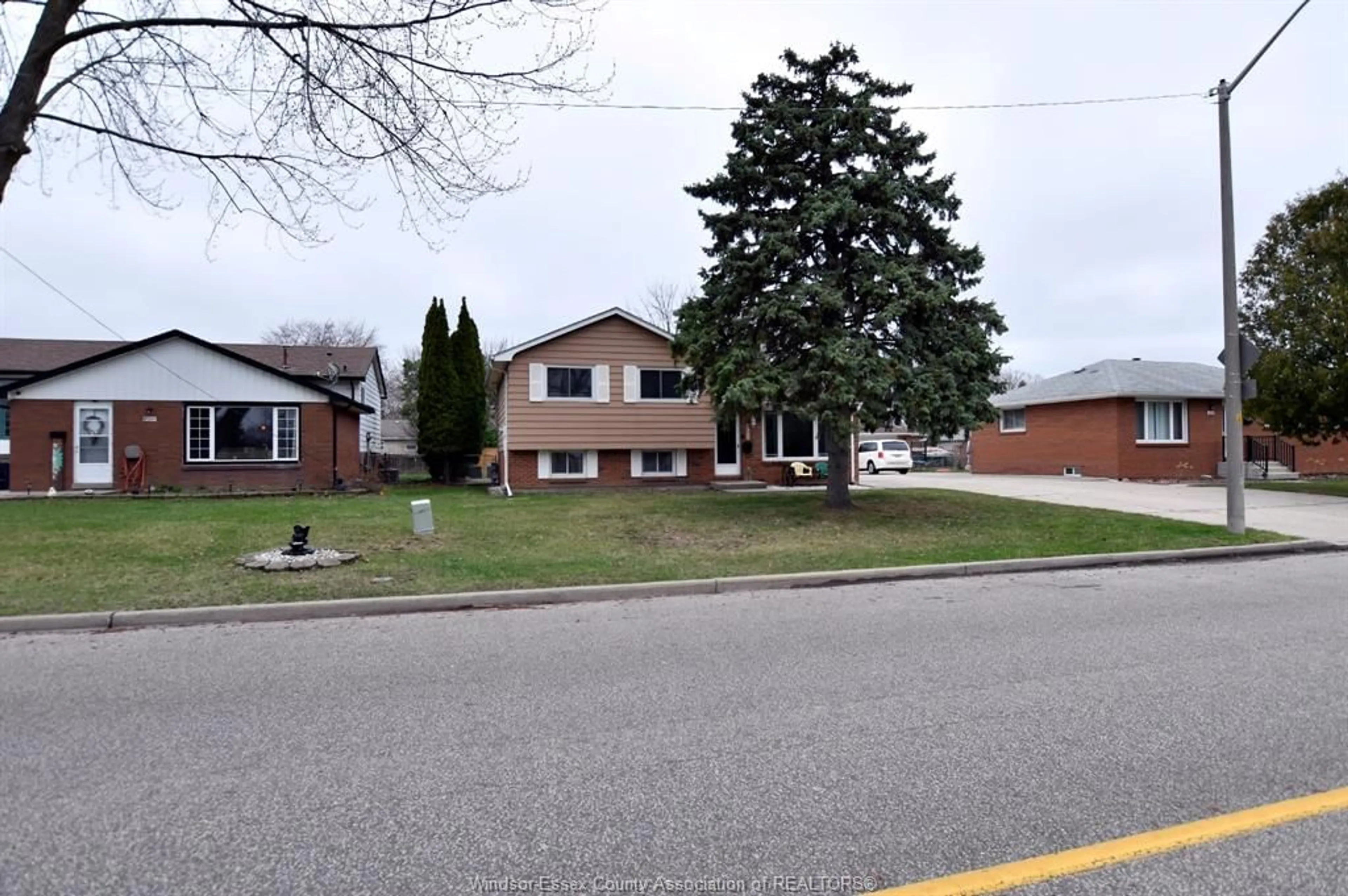Home with brick exterior material, street for 2935 RIVARD, Windsor Ontario N8T 2J1