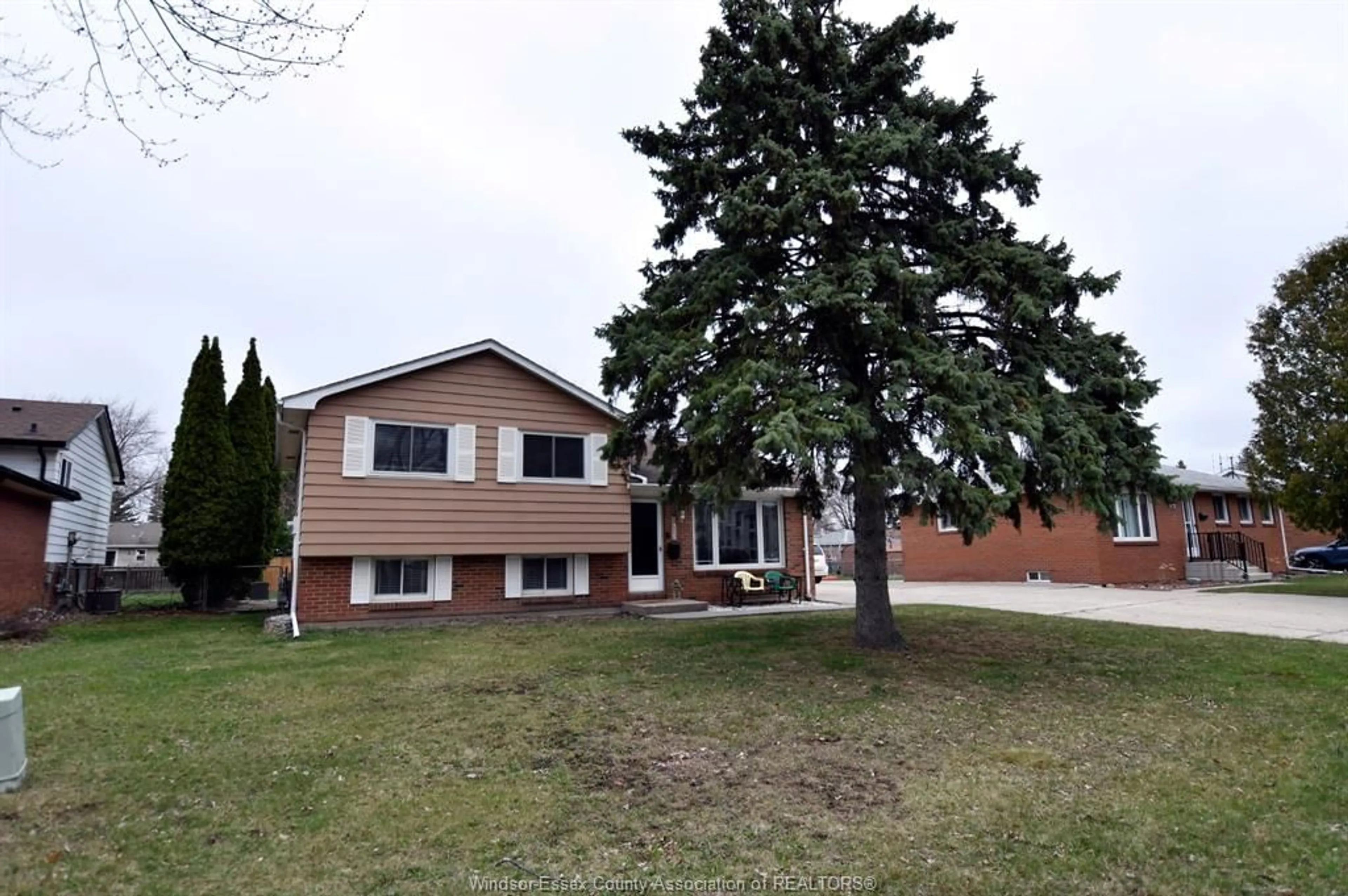 Unknown for 2935 RIVARD, Windsor Ontario N8T 2J1