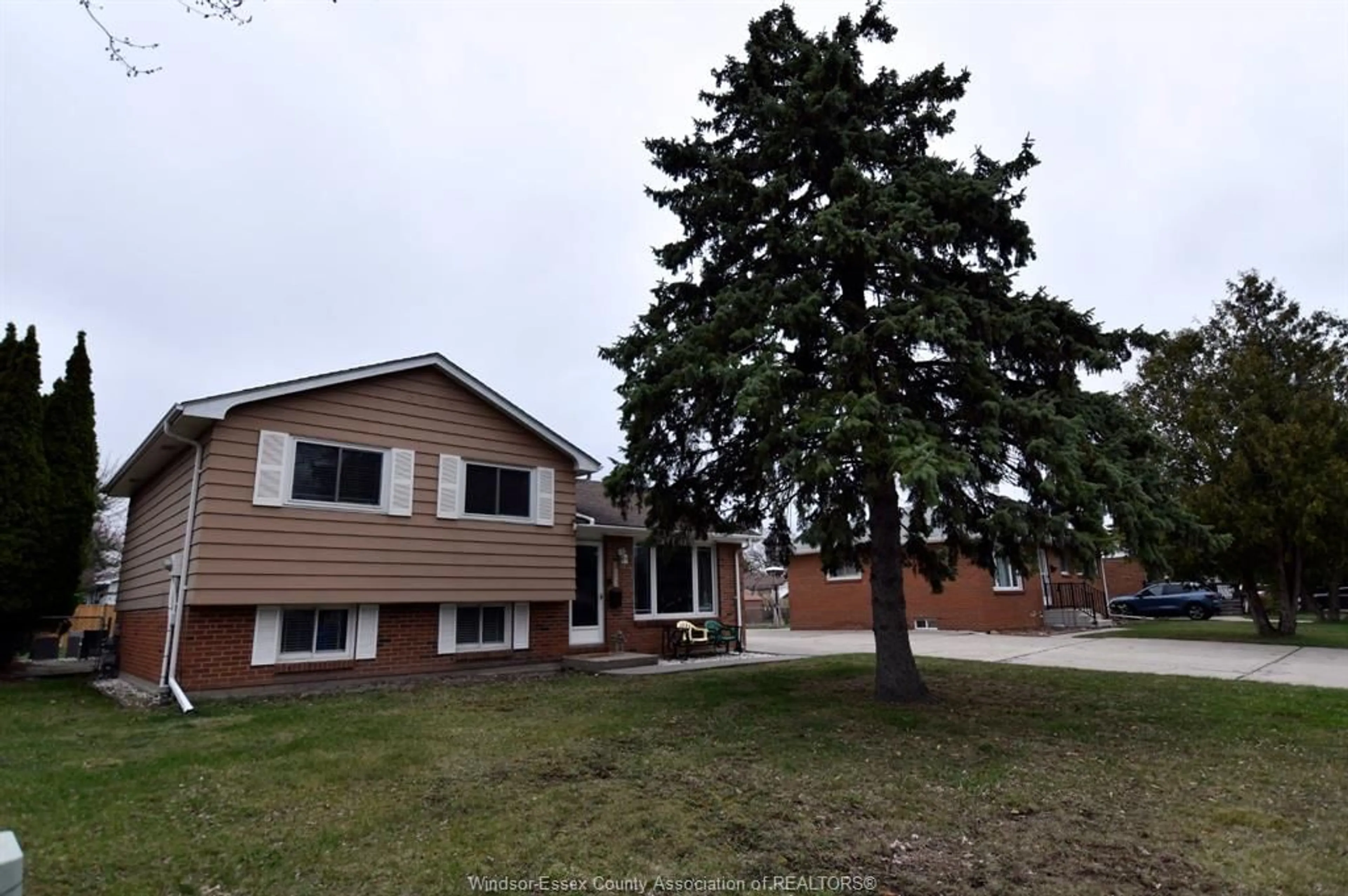 Home with brick exterior material, street for 2935 RIVARD, Windsor Ontario N8T 2J1