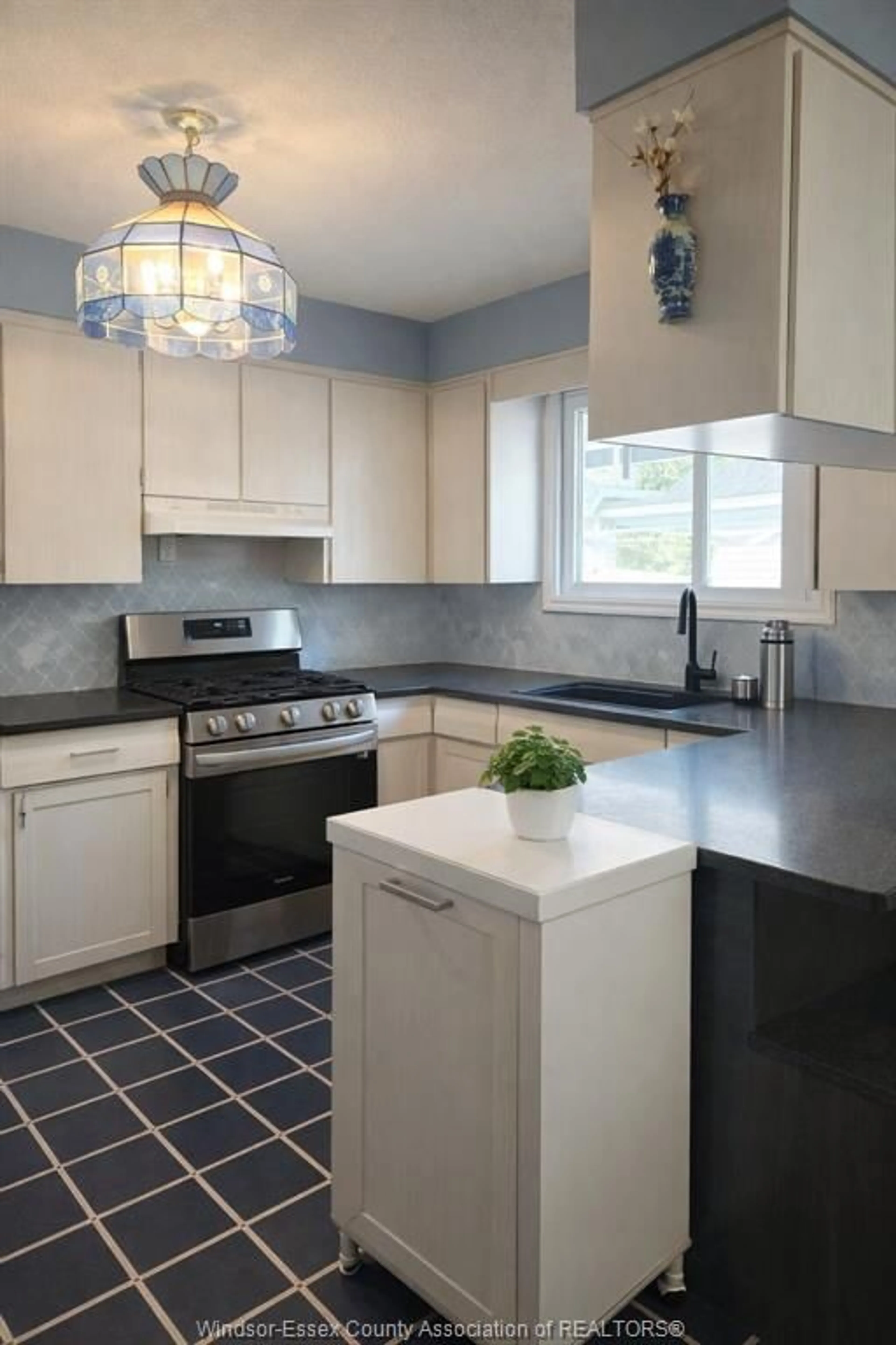 Unknown for 553 ST. PIERRE St, Tecumseh Ontario N8N 1Z2