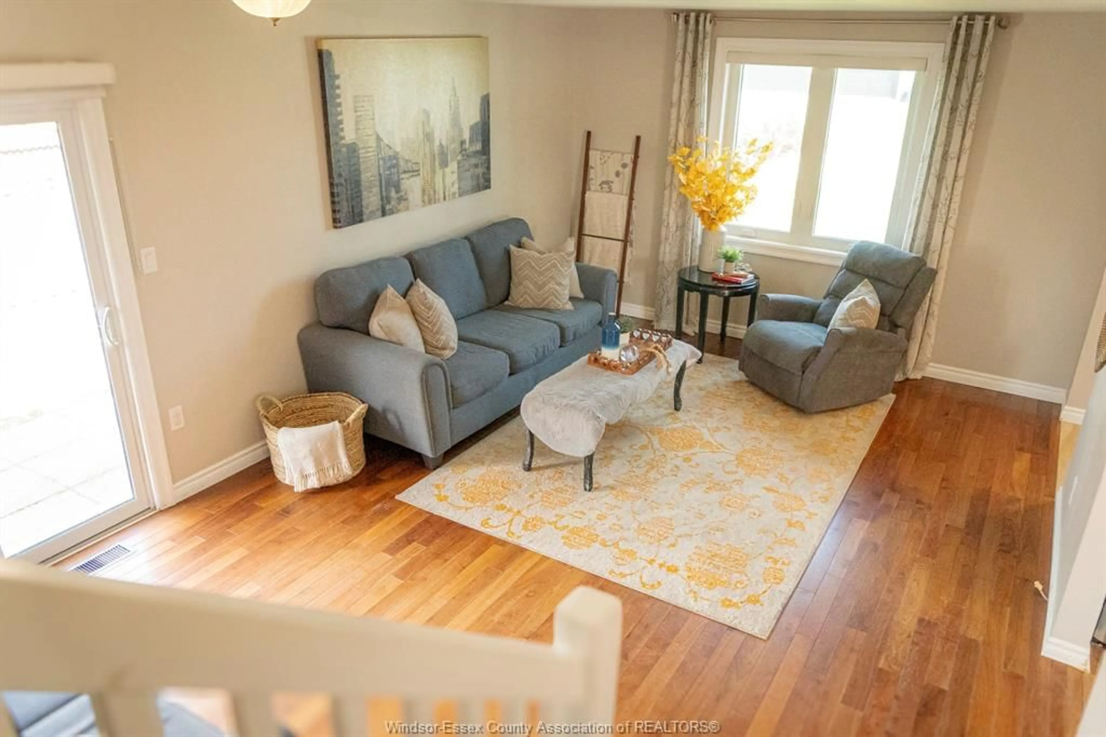 Living room with furniture, wood/laminate floor for 330 SUNNYSIDE Blvd, LaSalle Ontario N9J 3J3