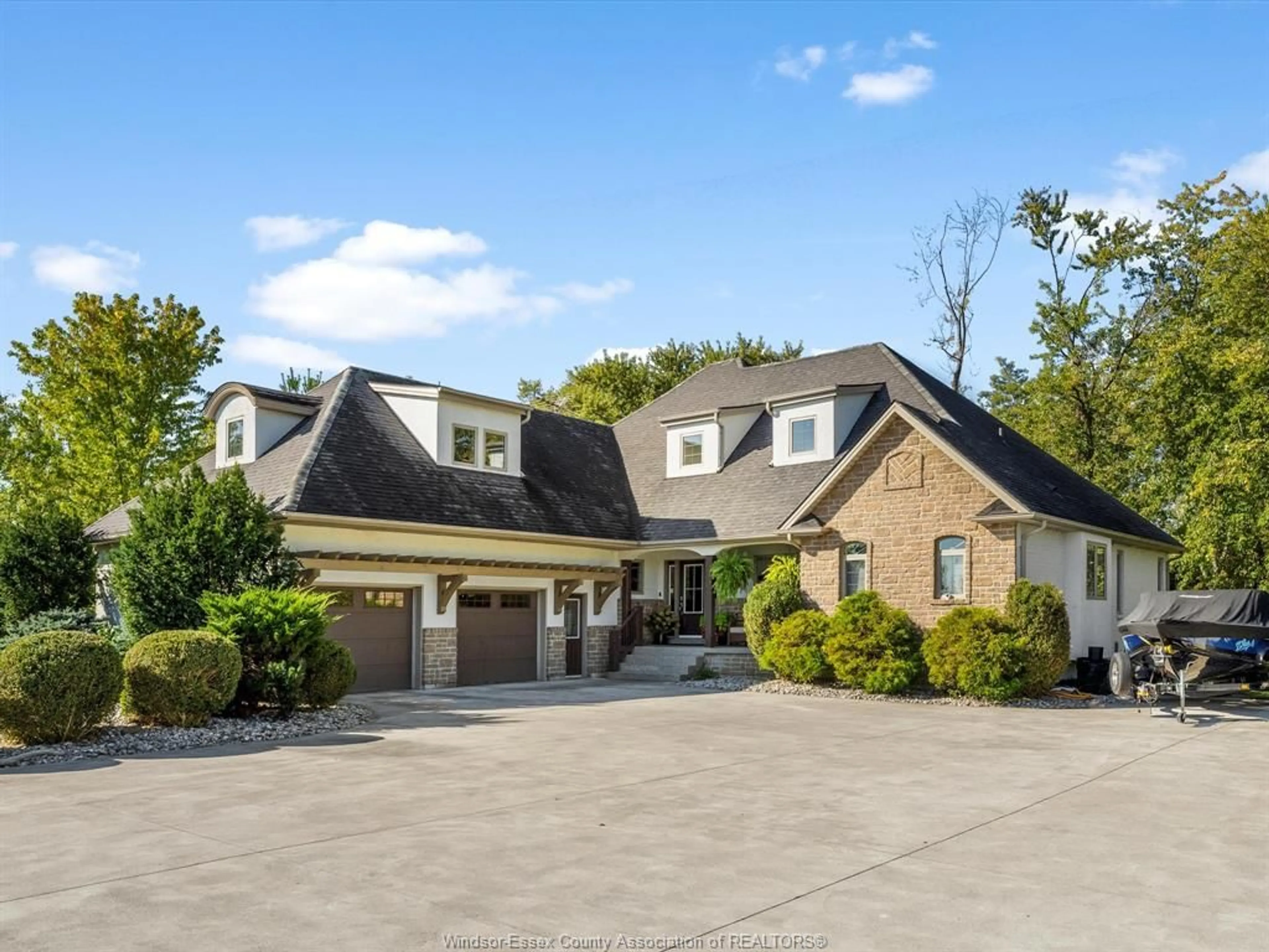 A pic from outside/outdoor area/front of a property/back of a property/a pic from drone, street for 427 EAST RUSCOM RIVER, Lakeshore Ontario N0R 1S0