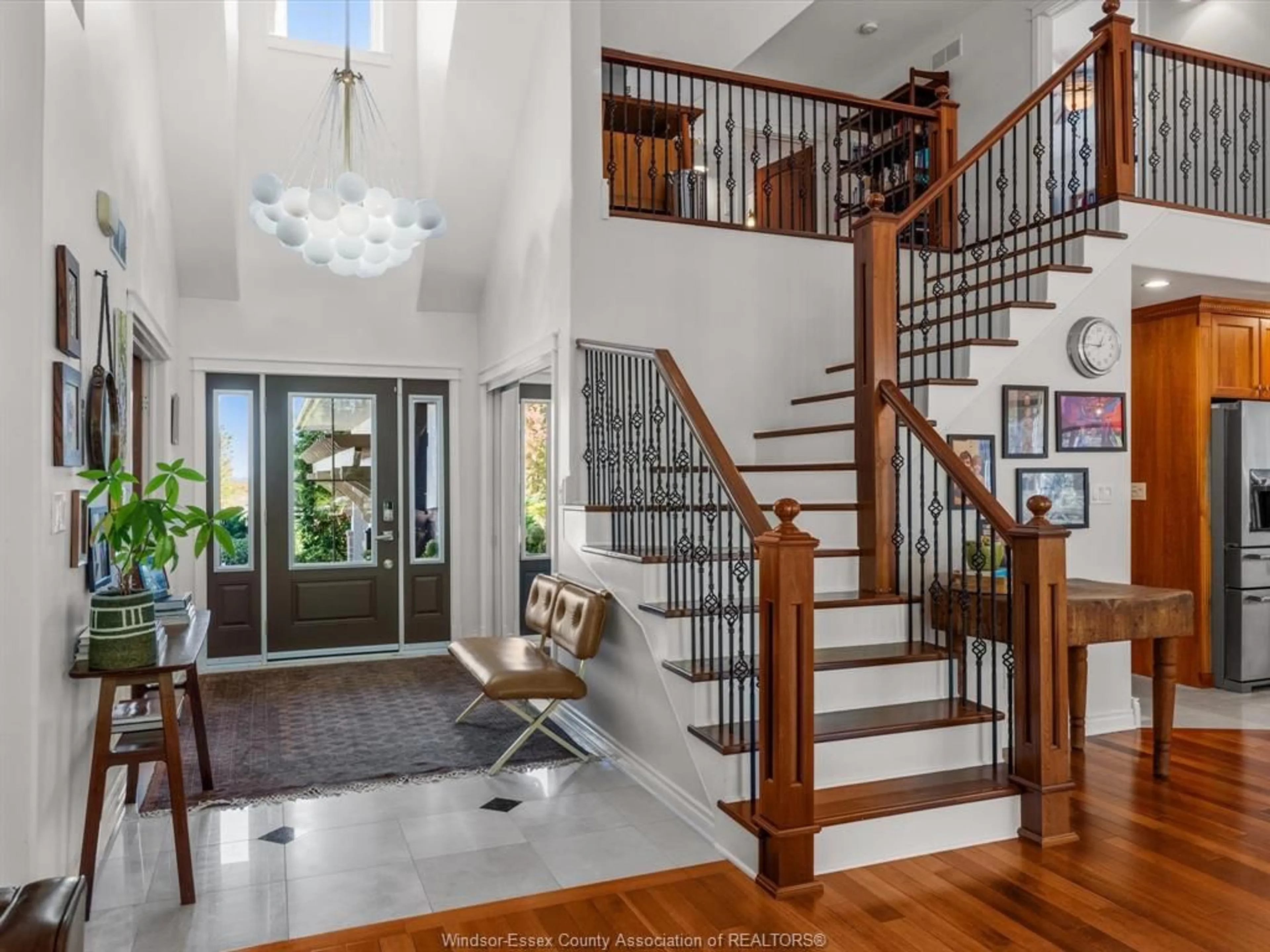 Indoor foyer for 427 EAST RUSCOM RIVER, Lakeshore Ontario N0R 1S0