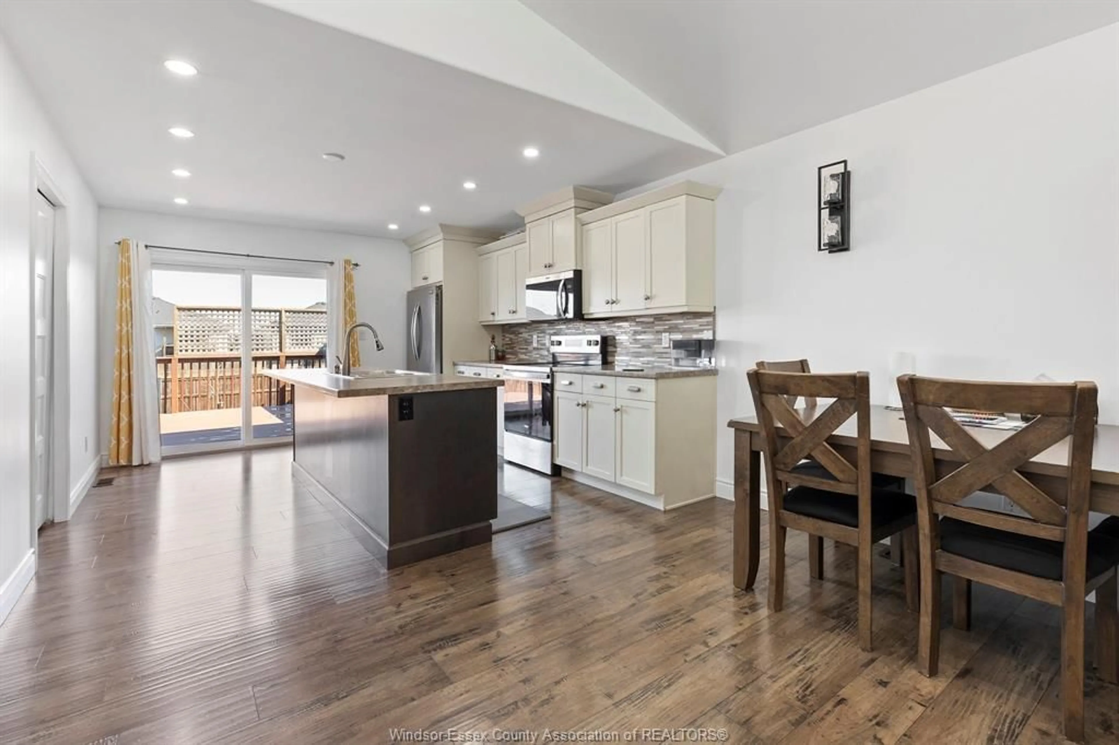 Open concept kitchen, wood/laminate floor for 424 BROWN Cres, Amherstburg Ontario N9V 0C2