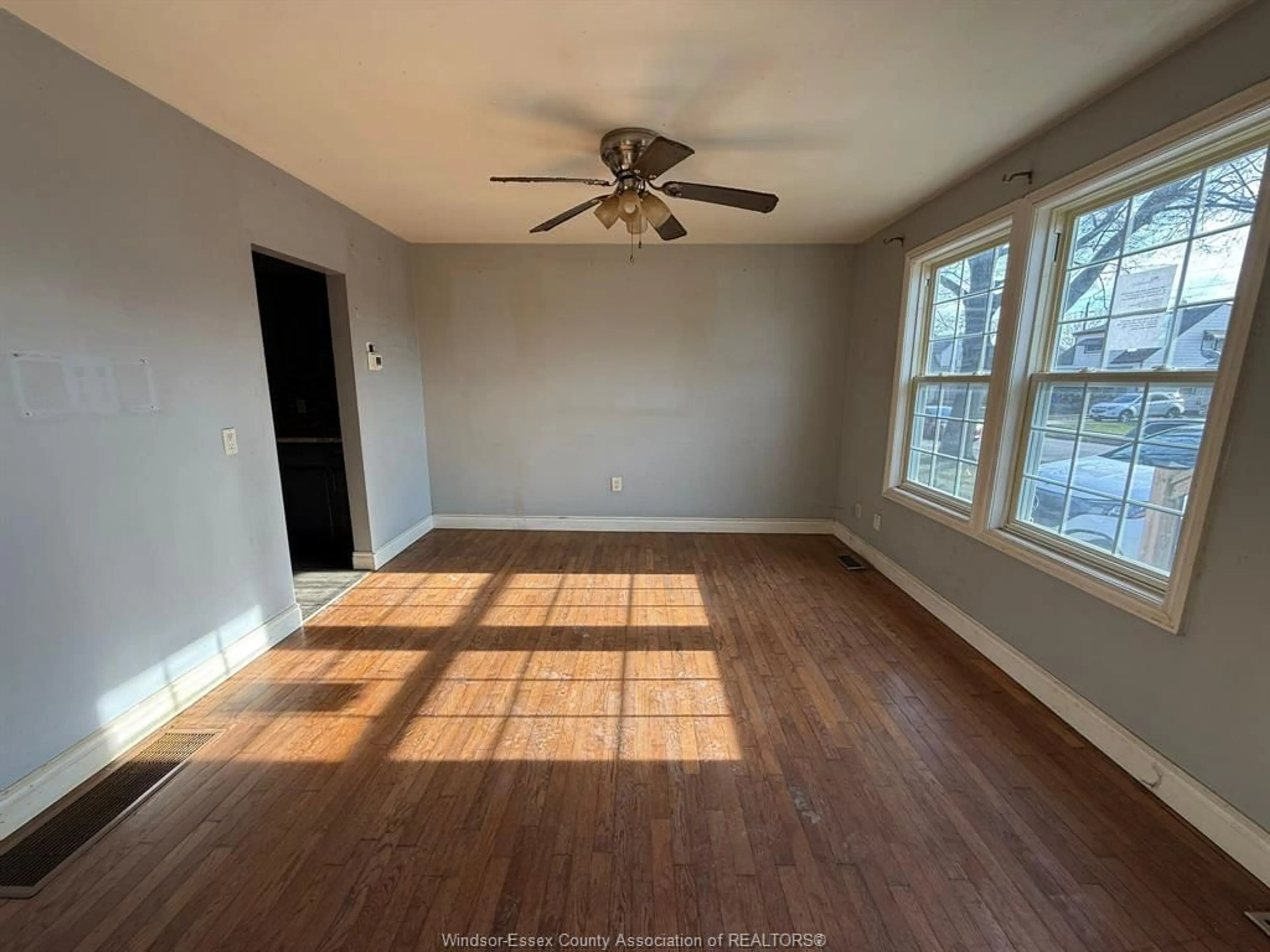 A pic of a room for 1330 CENTRAL Ave, Windsor Ontario N8Y 3V4