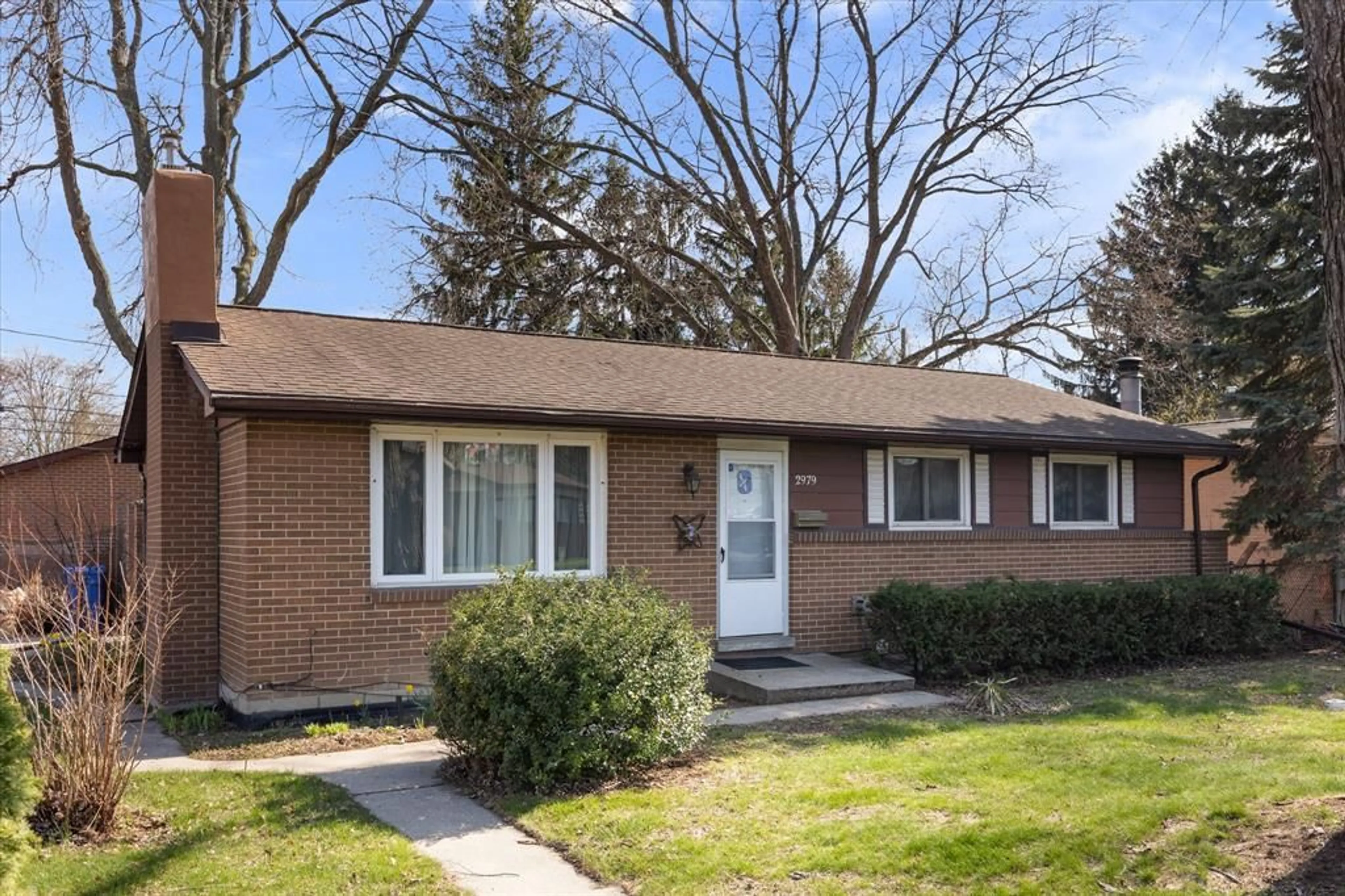 Home with brick exterior material, street for 2979 ORION, Windsor Ontario N9E 2Z3
