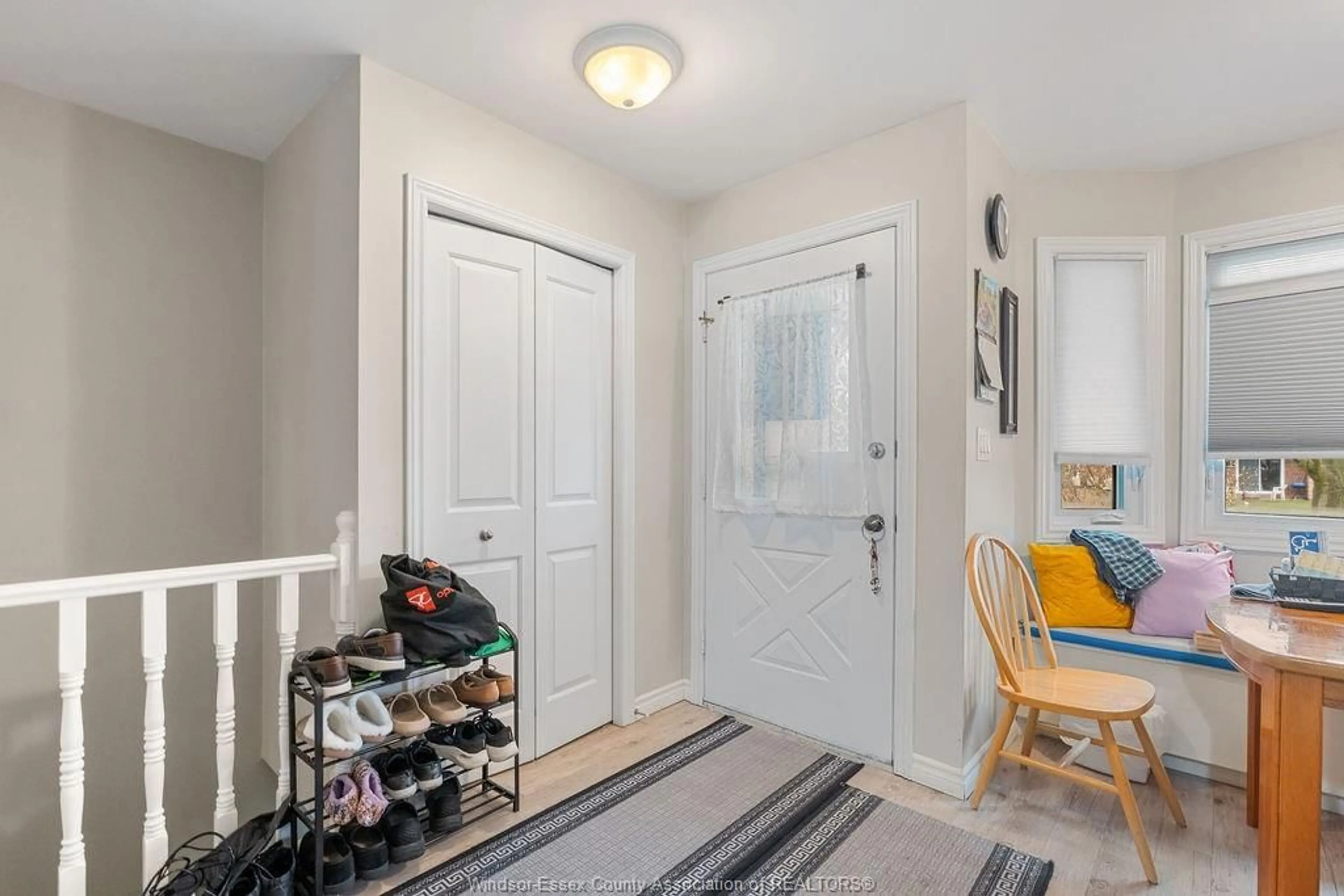 Indoor entryway for 44 REMARK Dr, Kingsville Ontario N9Y 3X6