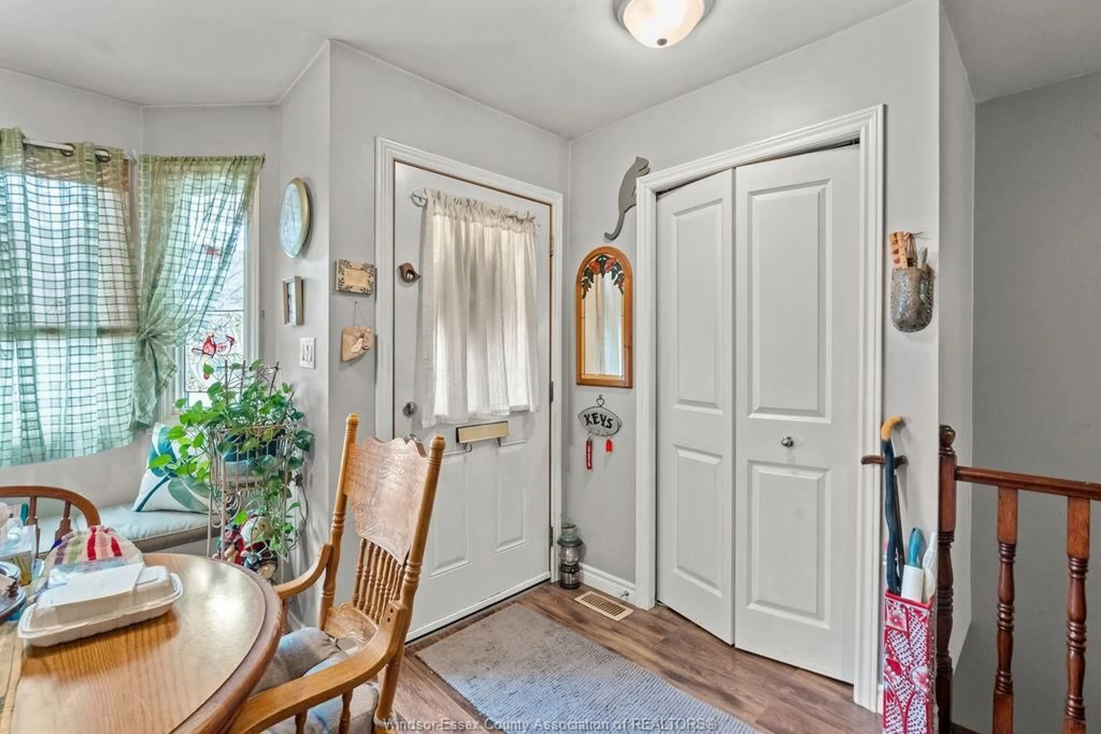 Indoor entryway for 46 REMARK Dr, Kingsville Ontario N9Y 3X6