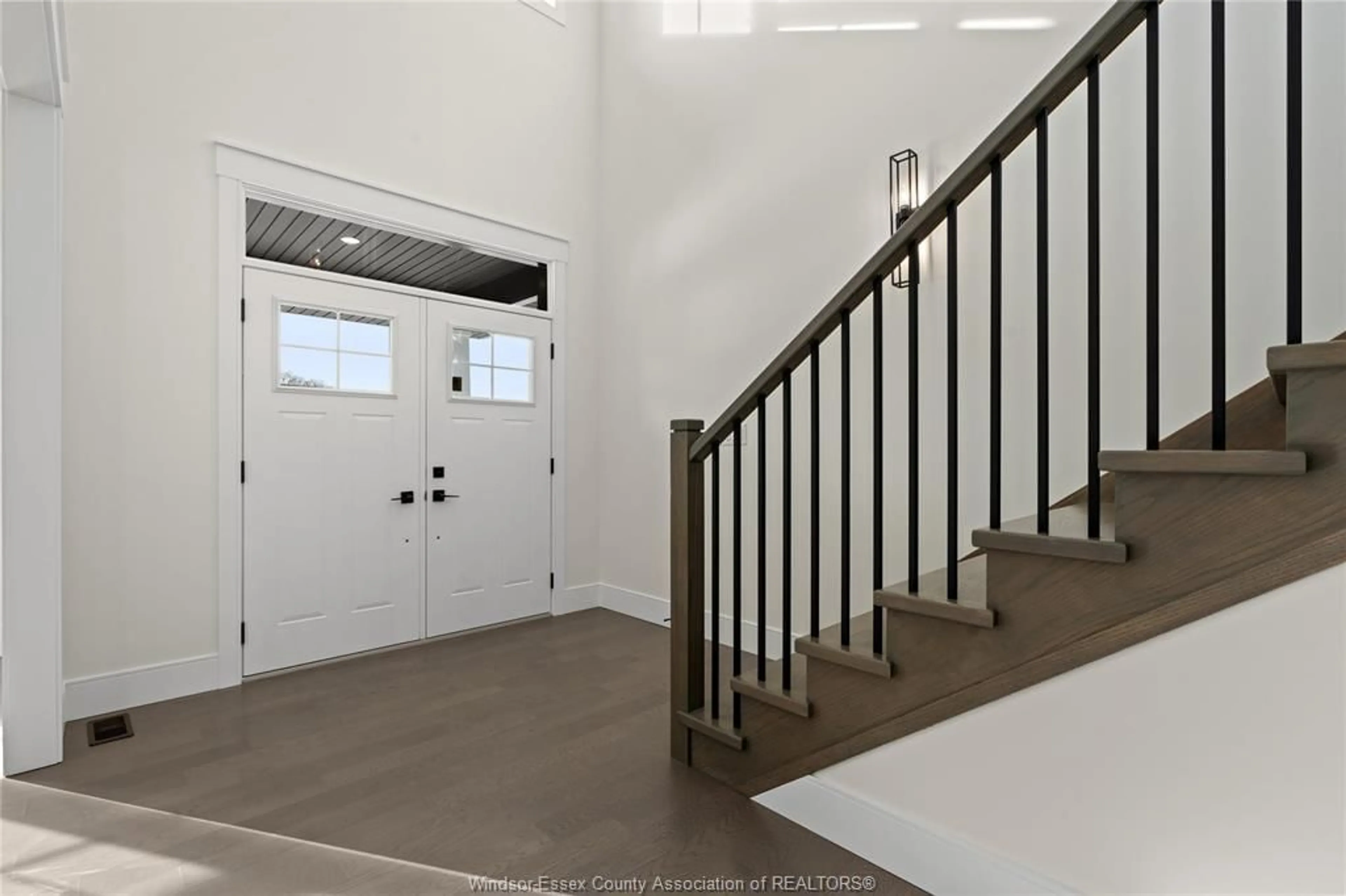 Indoor entryway for 5213 Rafael, Tecumseh Ontario N0R 1K0