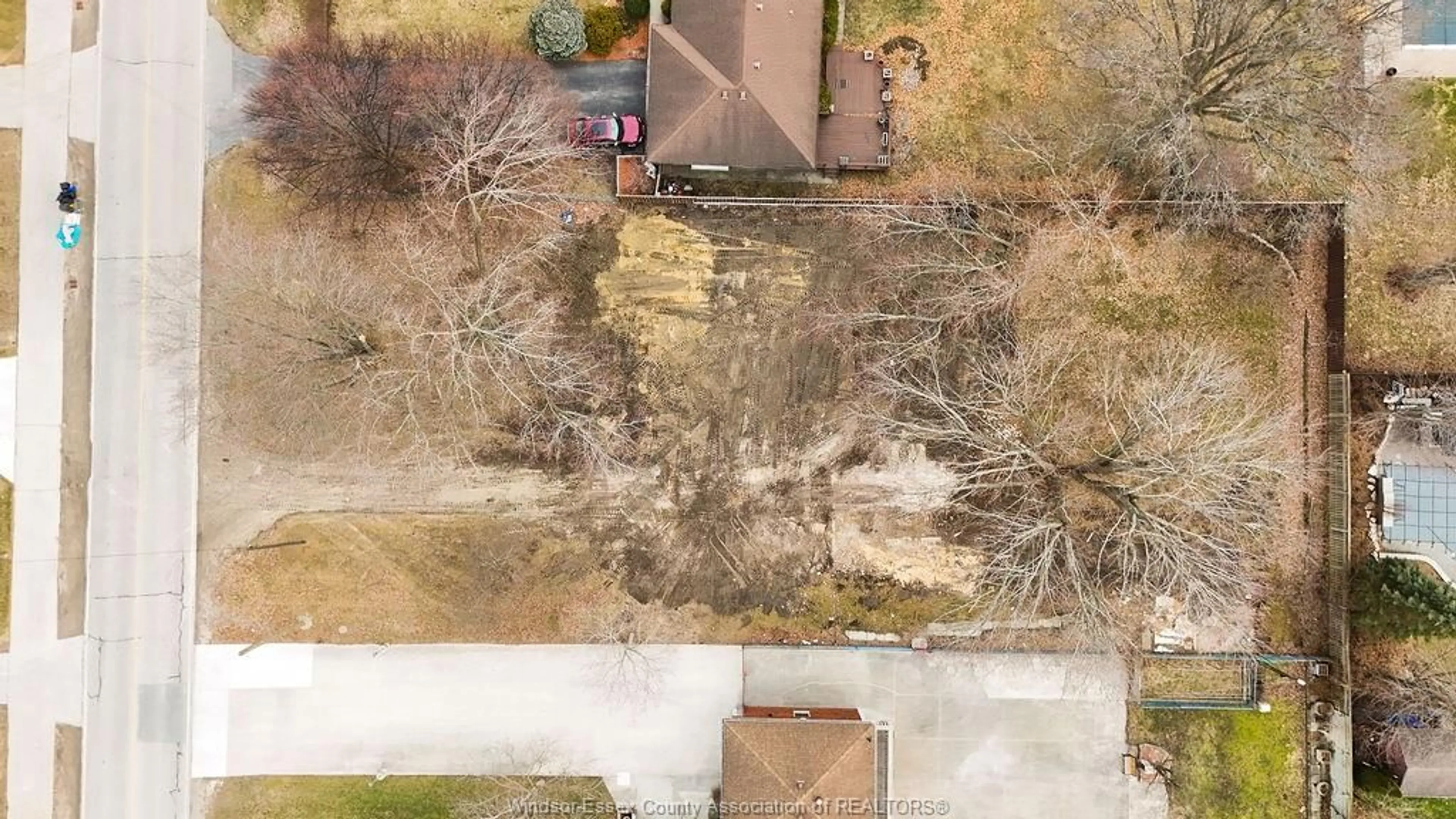 A pic from outside/outdoor area/front of a property/back of a property/a pic from drone, city buildings view from balcony for 1122 REAUME, LaSalle Ontario N9J 1C1