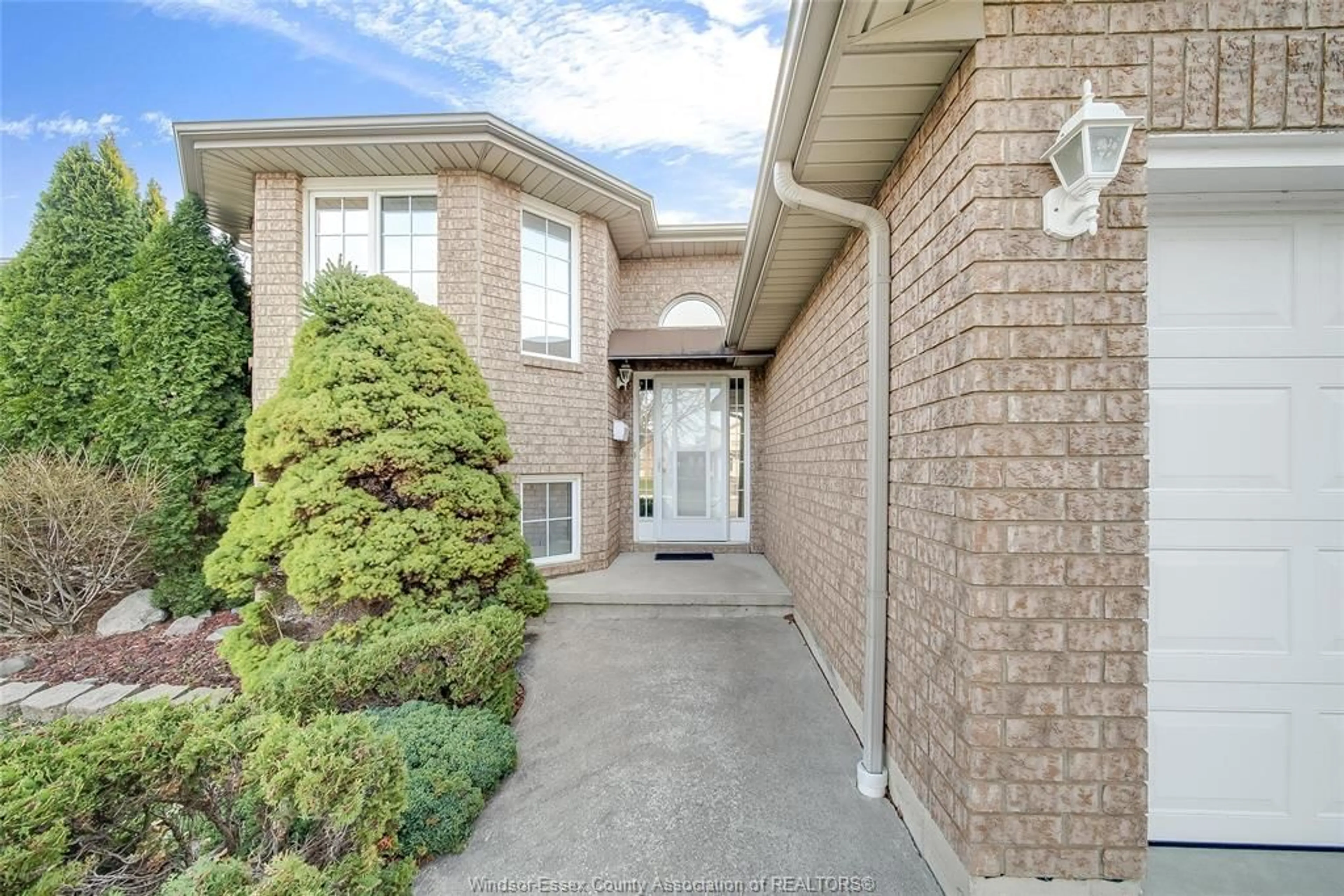 Home with brick exterior material, street for 1140 LAKEVIEW Ave, Windsor Ontario N8P 1K9