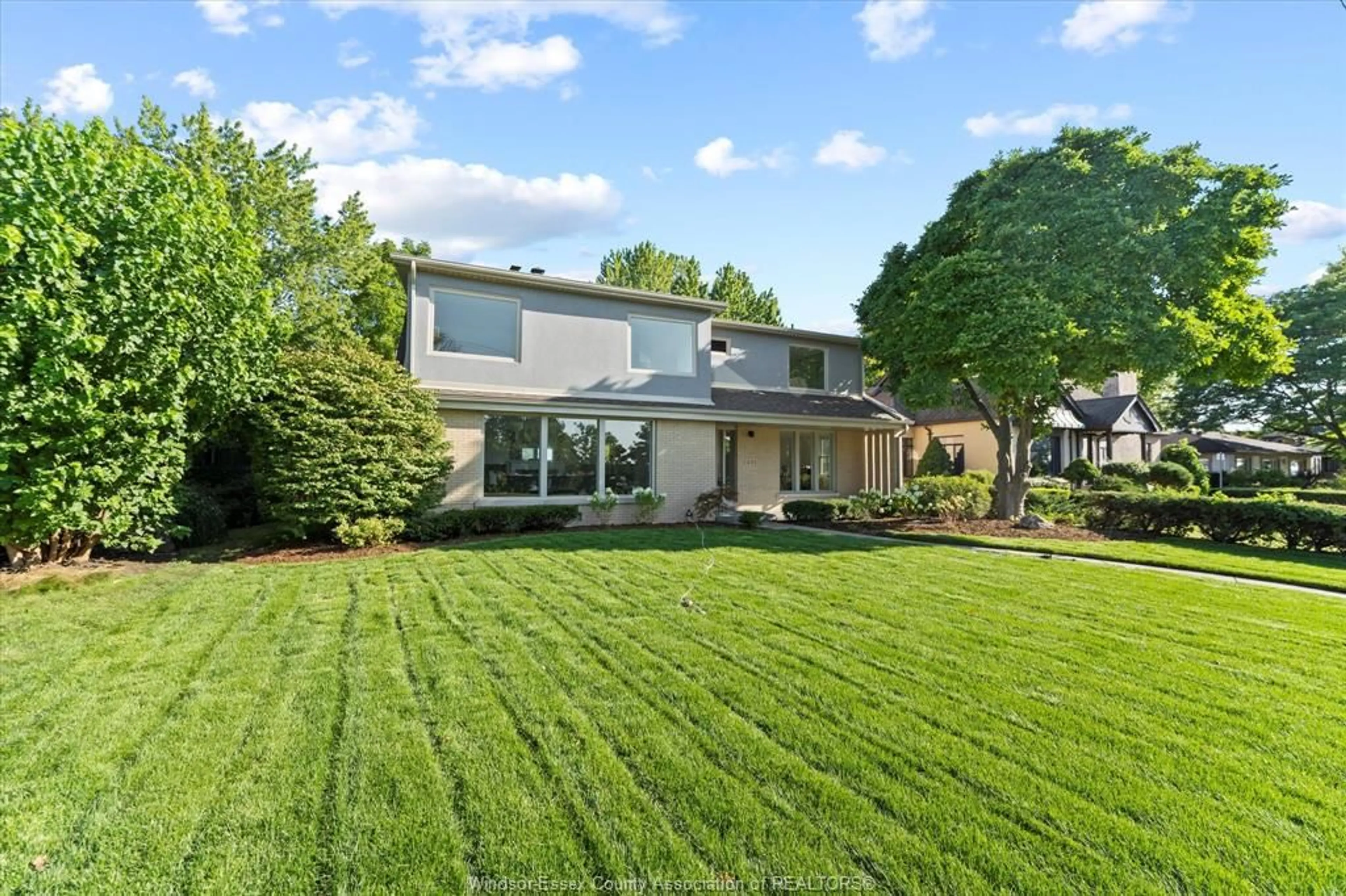 A pic from outside/outdoor area/front of a property/back of a property/a pic from drone, street for 2371 RIVERSIDE Dr, Windsor Ontario N9B 1B1