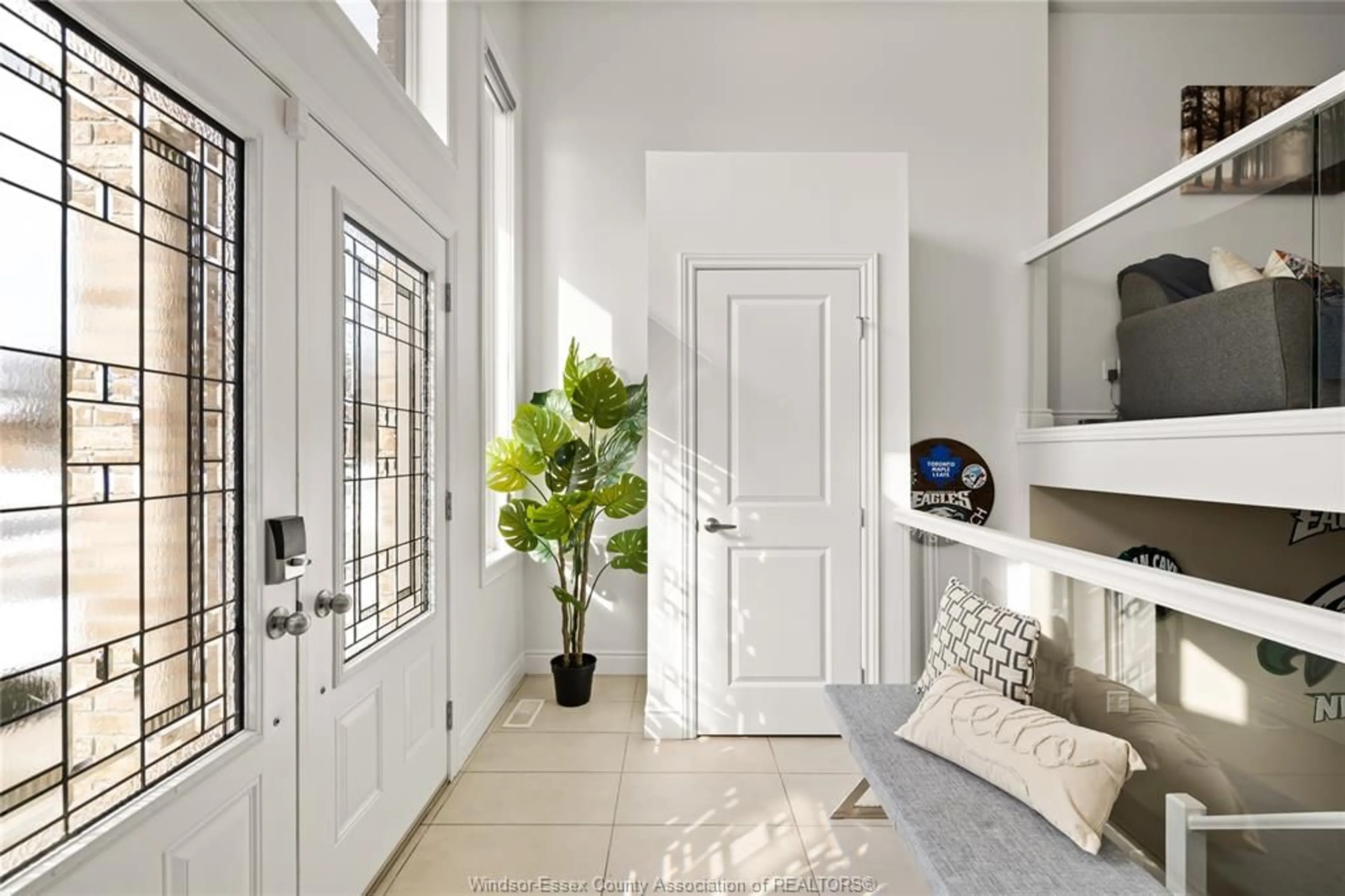 Indoor entryway for 1130 EASTLAWN Ave, Windsor Ontario N8S 0A7