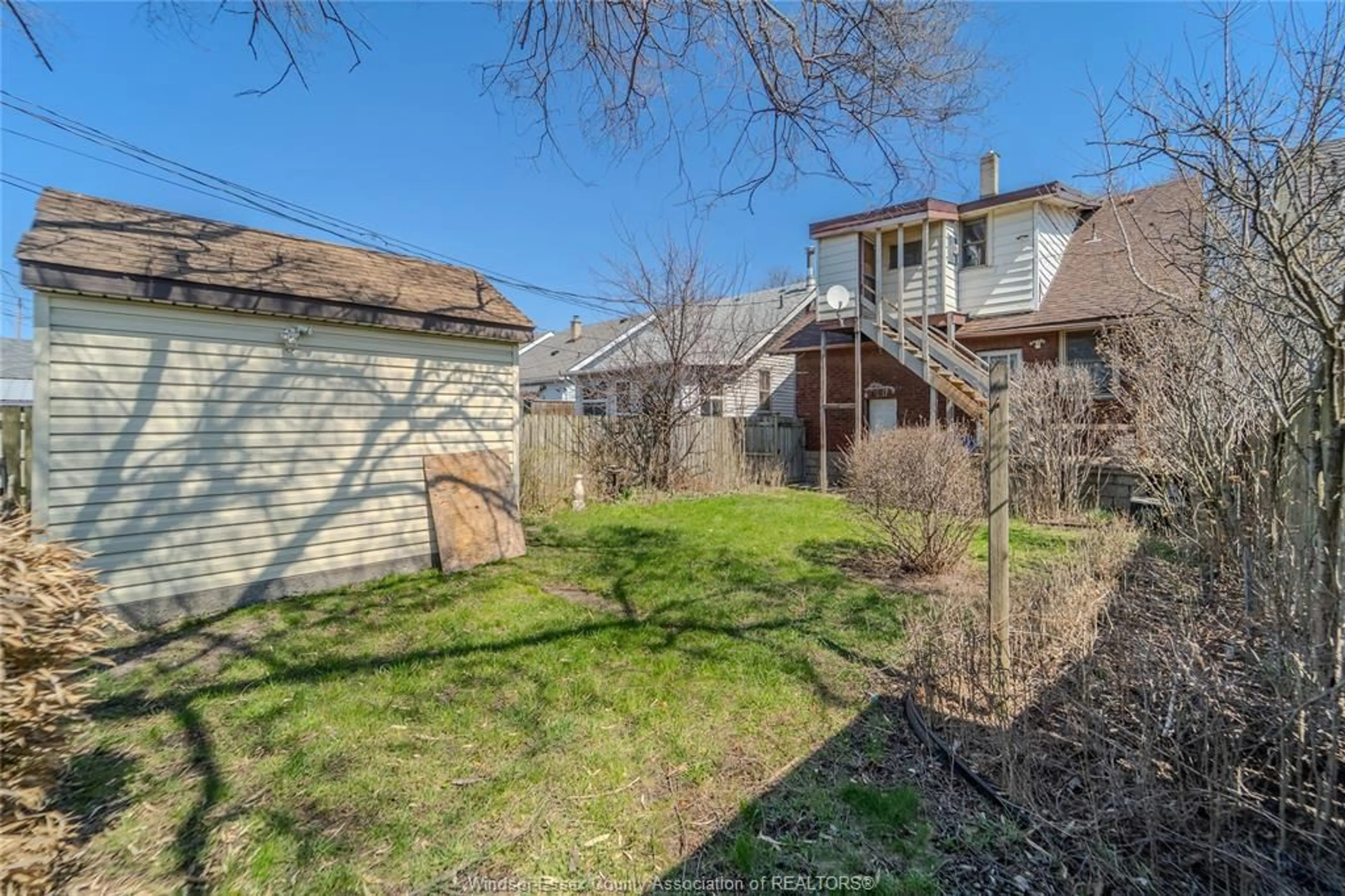 A pic from outside/outdoor area/front of a property/back of a property/a pic from drone, street for 1135 Janette Ave, Windsor Ontario N9A 5A6