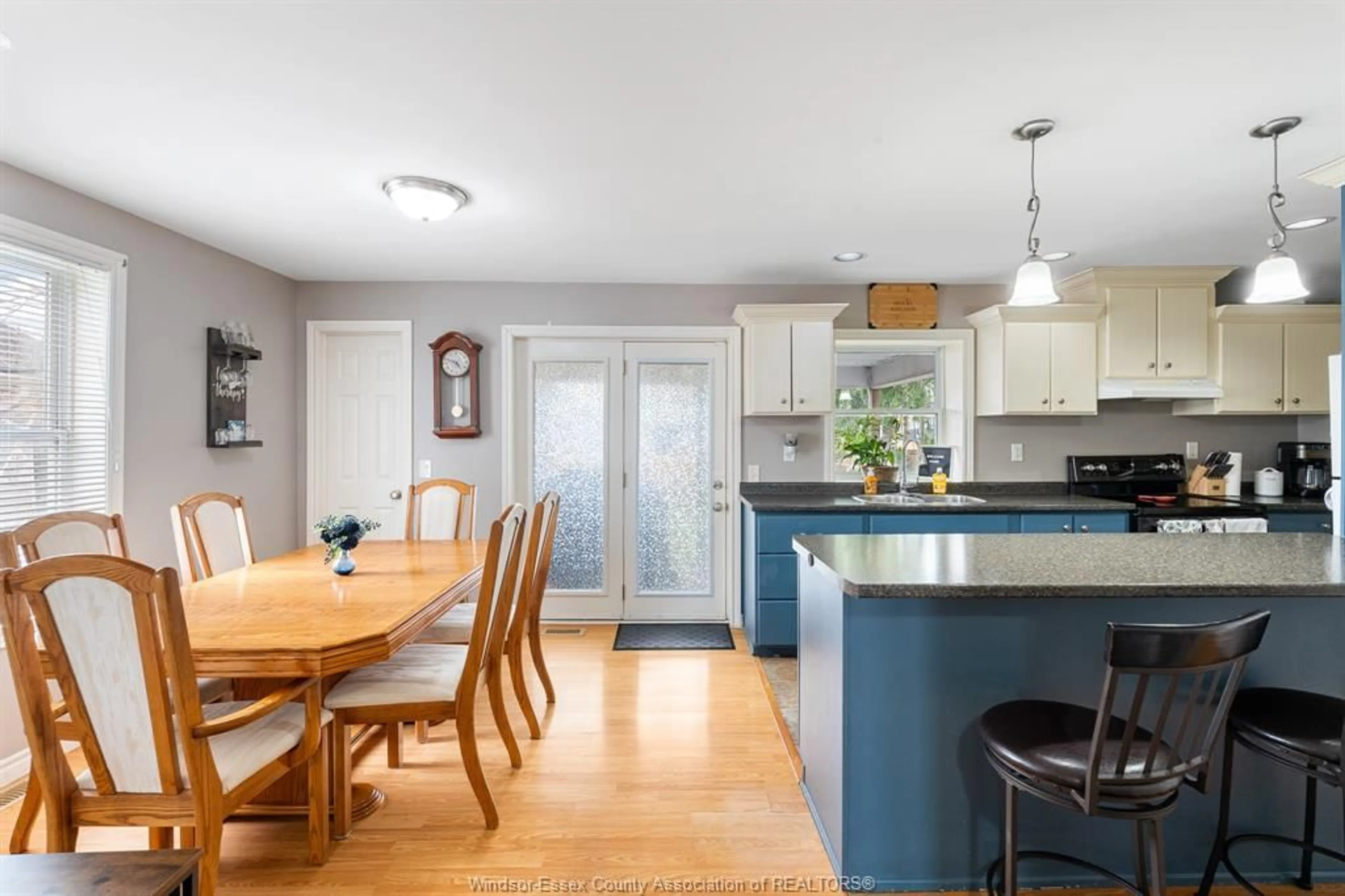 Open concept kitchen, wood/laminate floor for 198 Raleigh, Chatham Ontario N7M 2N7