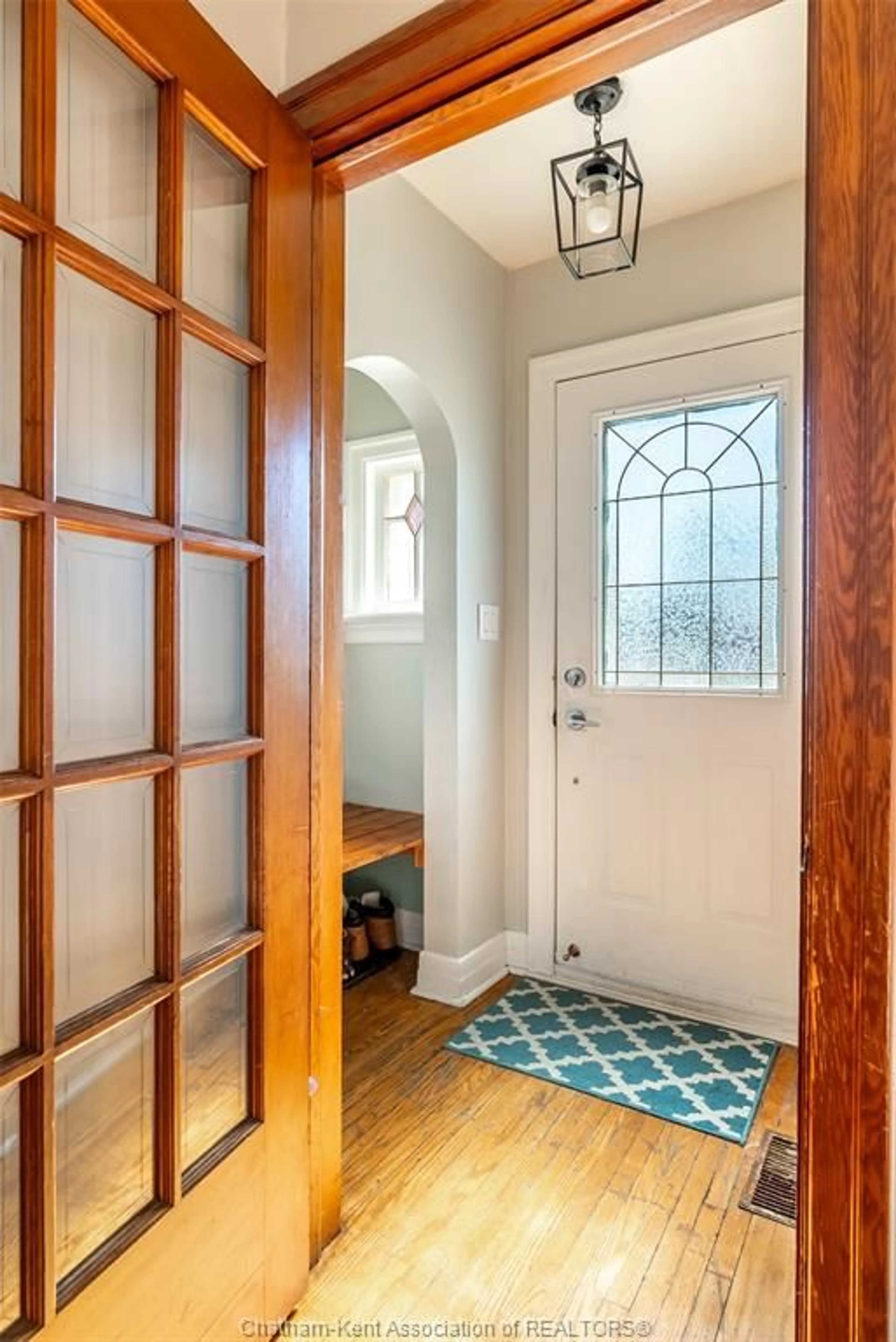 Indoor entryway for 59 Prince Arthur Ave, Chatham Ontario N7M 1X5