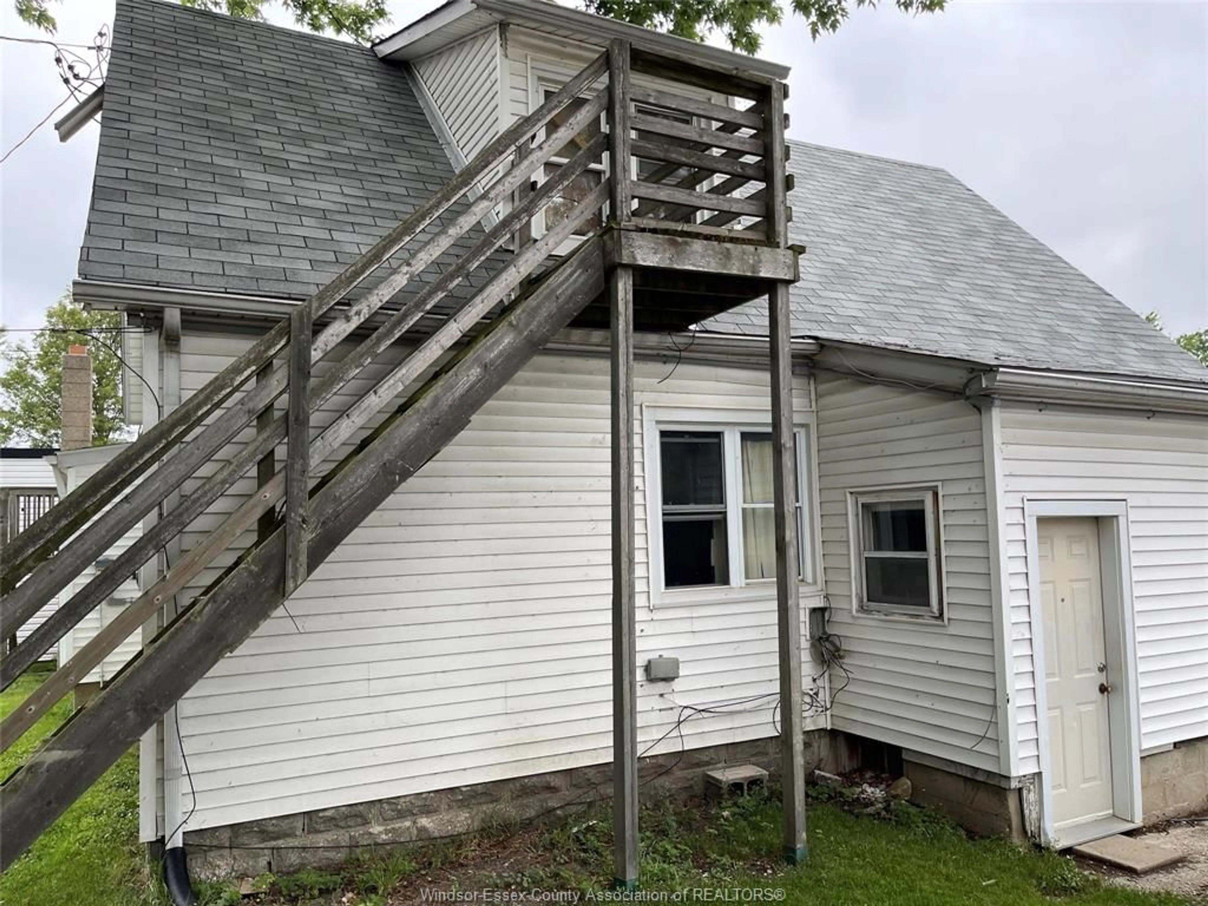 Stairs for 167 Murray, Amherstburg Ontario N9V 1J4