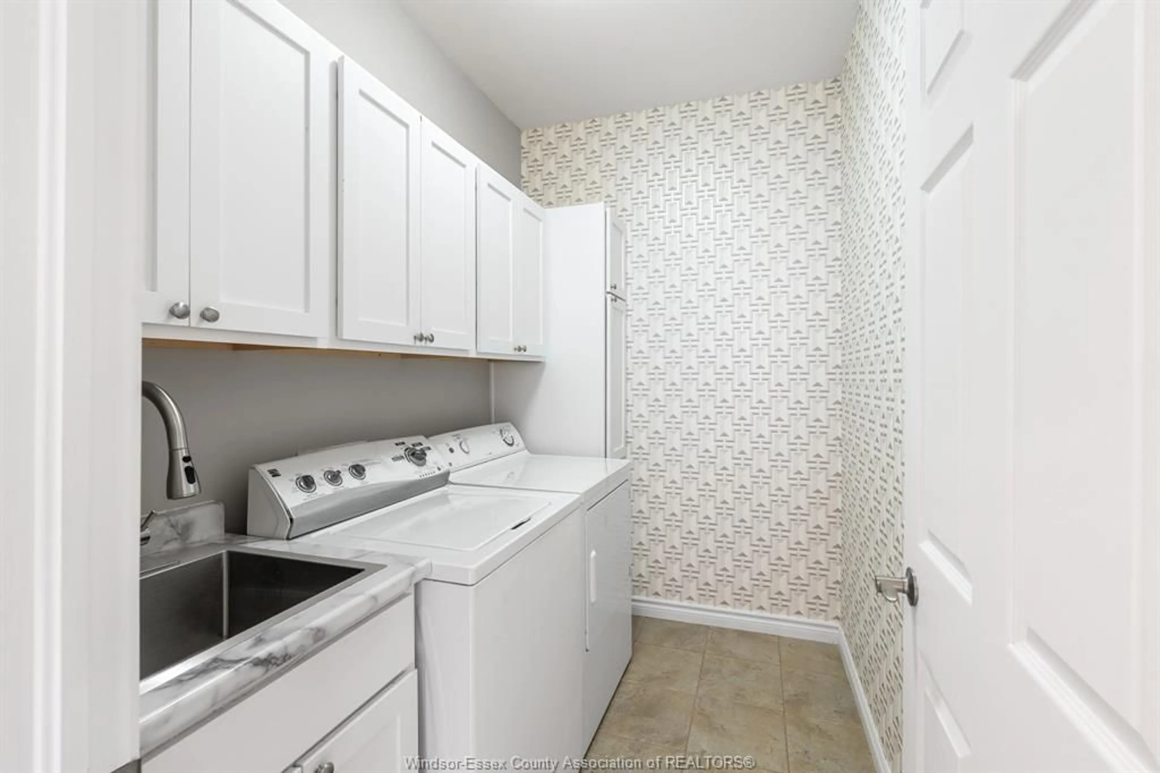 Laundry room for 18 Hazel Cres, Kingsville Ontario N9Y 0A8