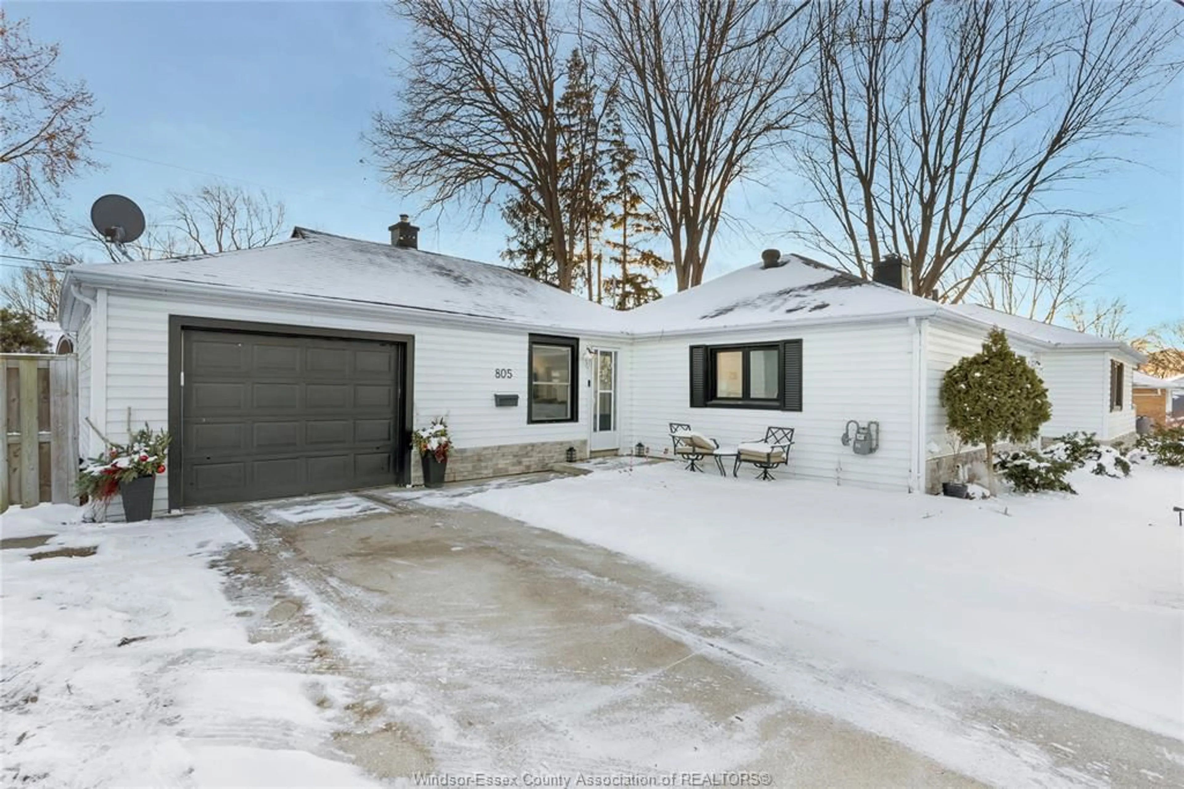 Unknown for 805 ROSELAWN, Windsor Ontario N9E 2B3