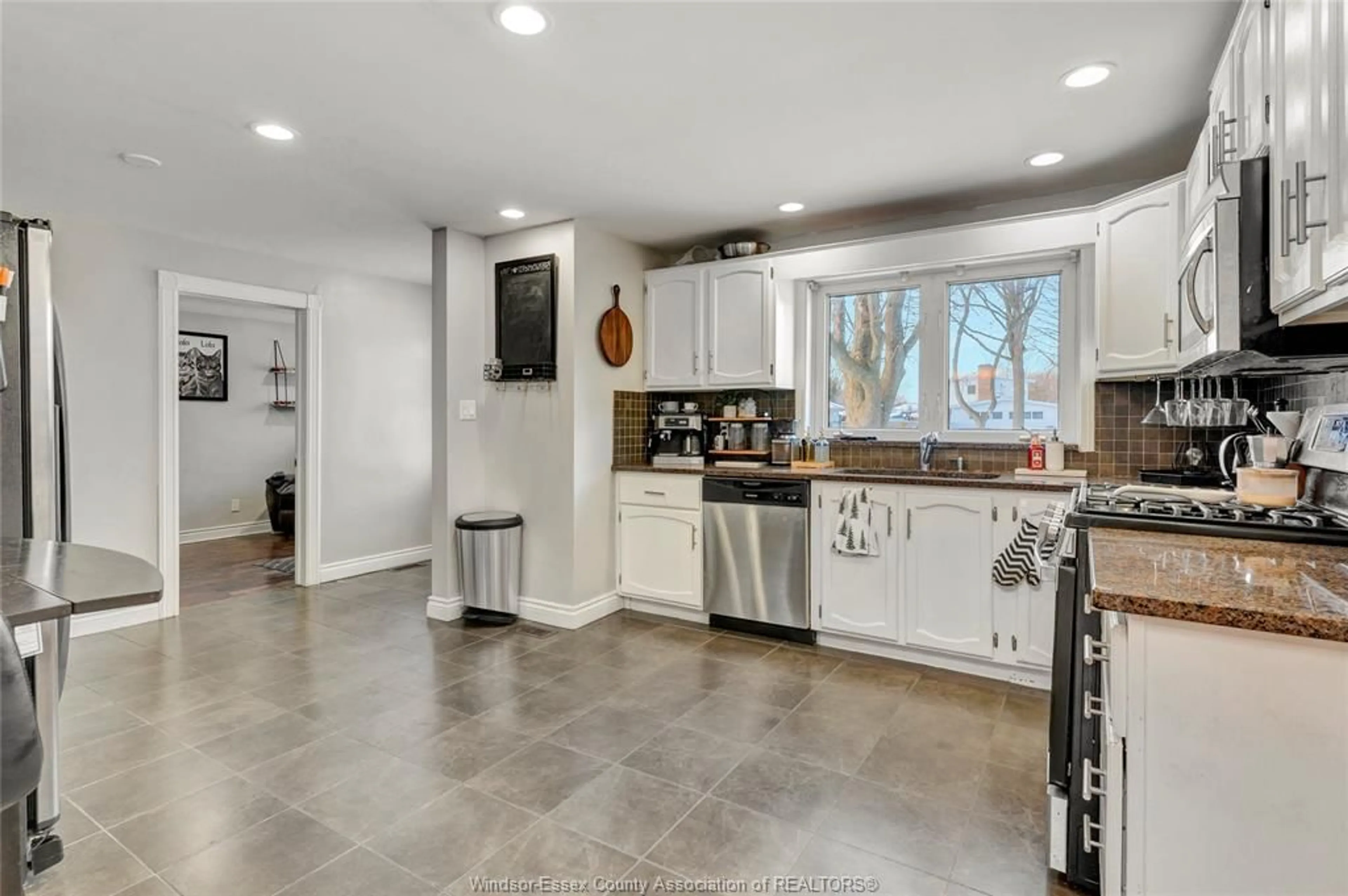 Open concept kitchen, ceramic/tile floor for 805 ROSELAWN, Windsor Ontario N9E 2B3